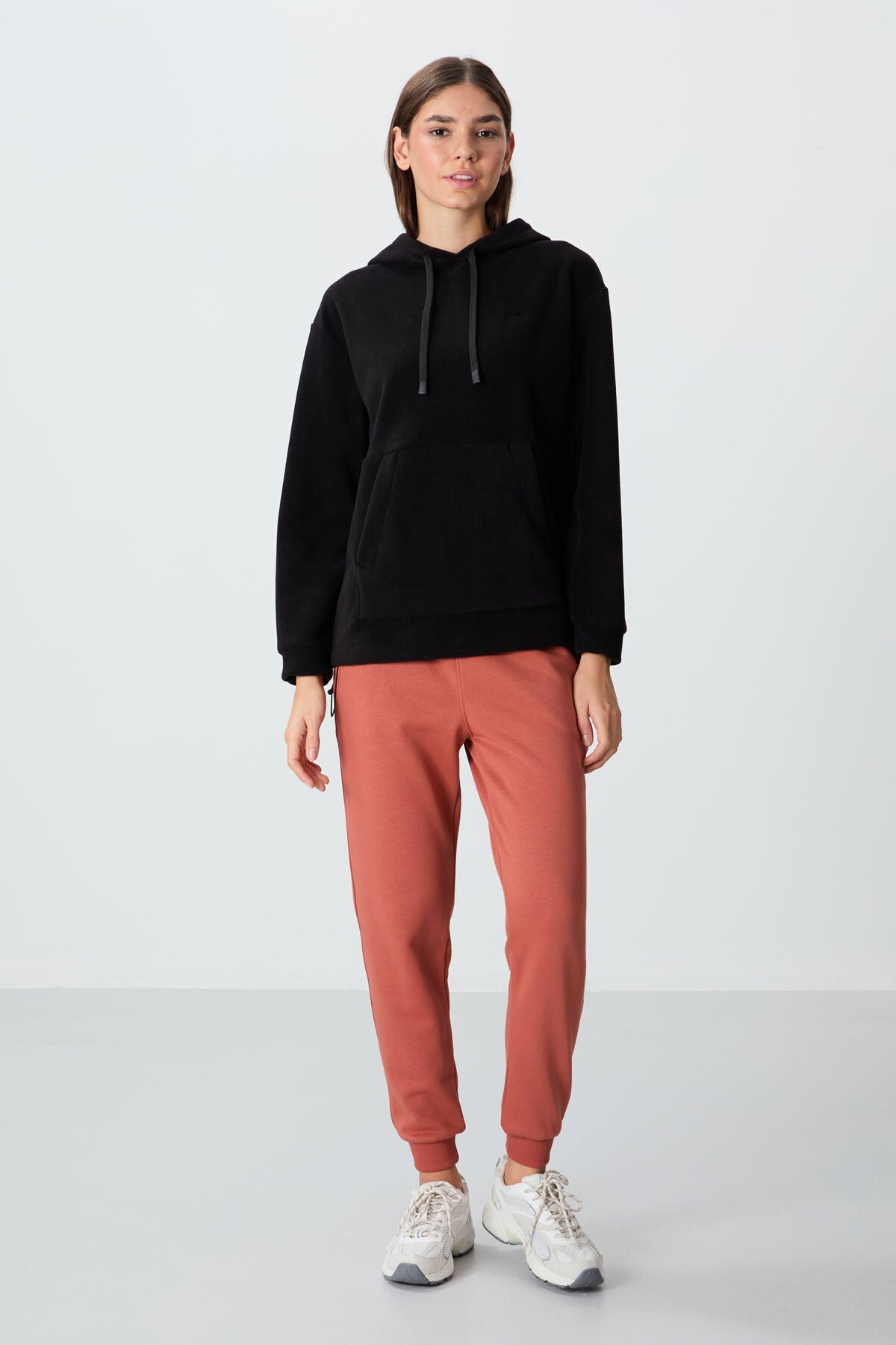 Image of Siyah Kalın Yumuşak Dokulu Kapüşonlu Oversize Nakışlı Polar Kadın Sweatshirt - 97292