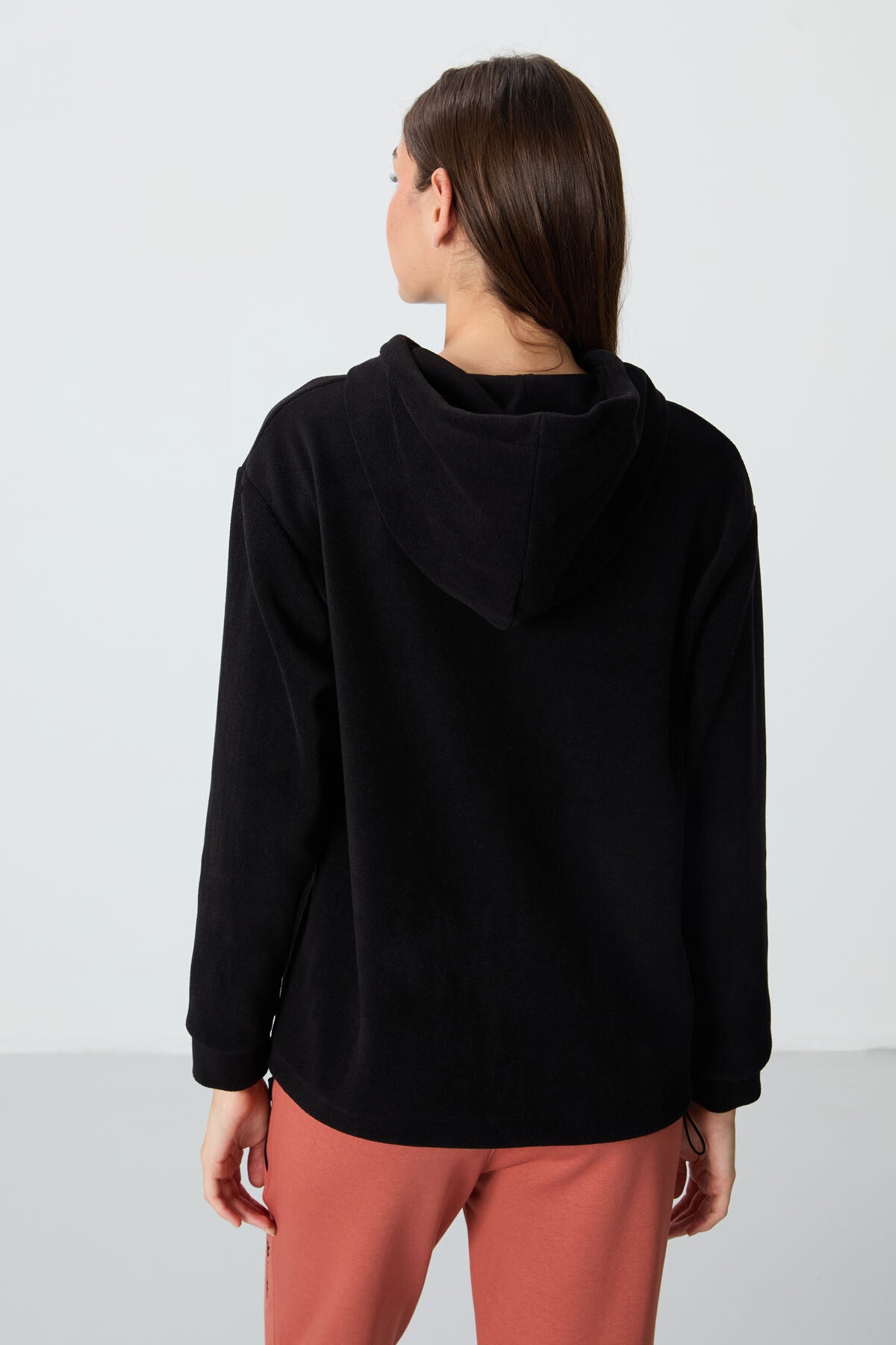 Image of Siyah Kalın Yumuşak Dokulu Kapüşonlu Oversize Nakışlı Polar Kadın Sweatshirt - 97292