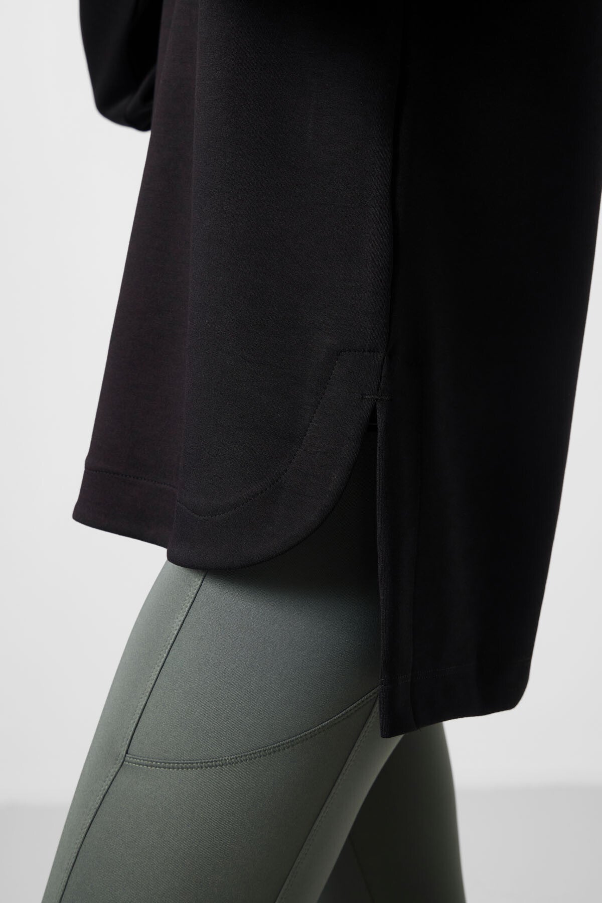 Image of Siyah Yumuşak Dokulu O Yaka Rahat Form Kadın Tunik Sweatshirt - 97305
