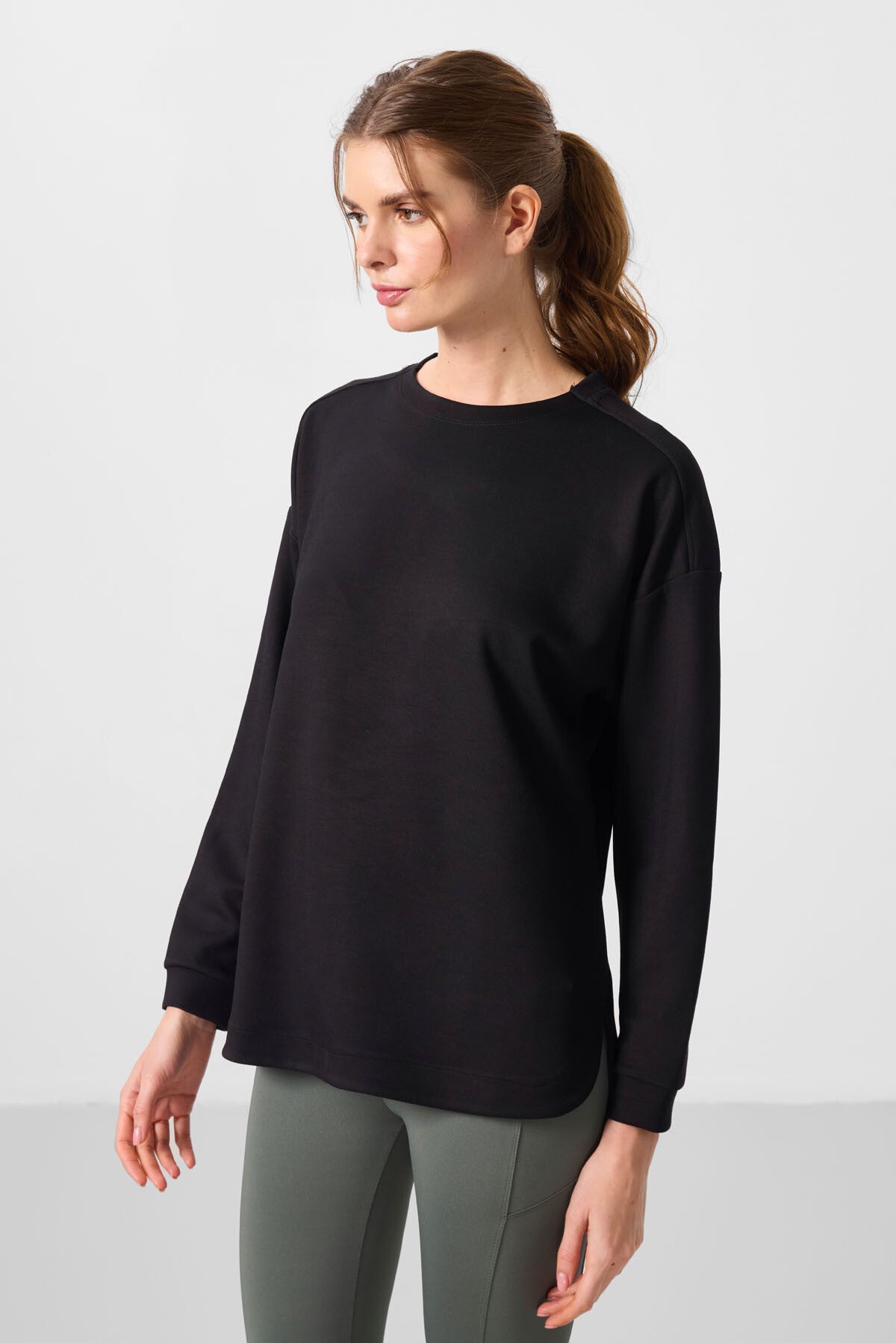 Image of Siyah Yumuşak Dokulu O Yaka Rahat Form Kadın Tunik Sweatshirt - 97305