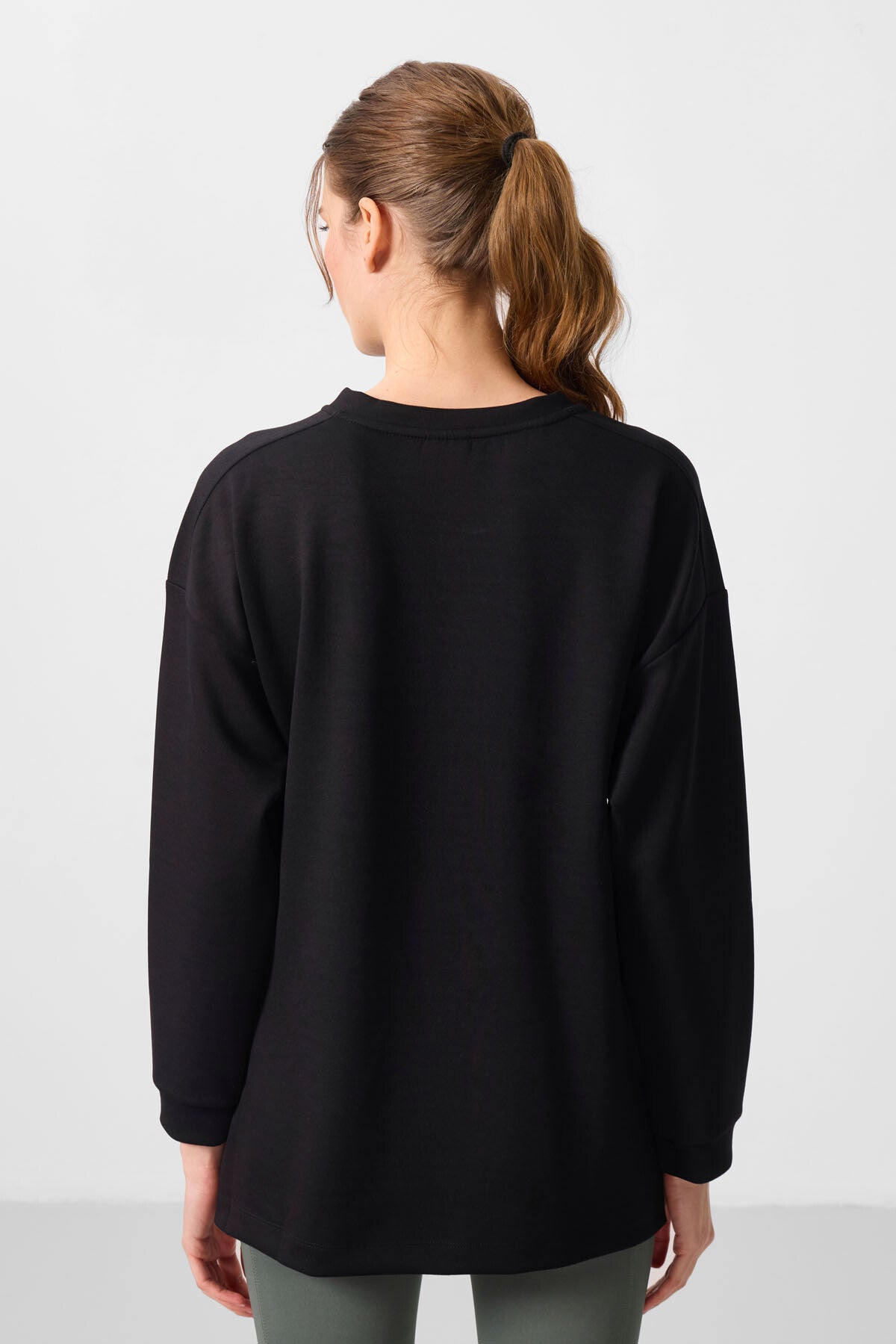Image of Siyah Yumuşak Dokulu O Yaka Rahat Form Kadın Tunik Sweatshirt - 97305