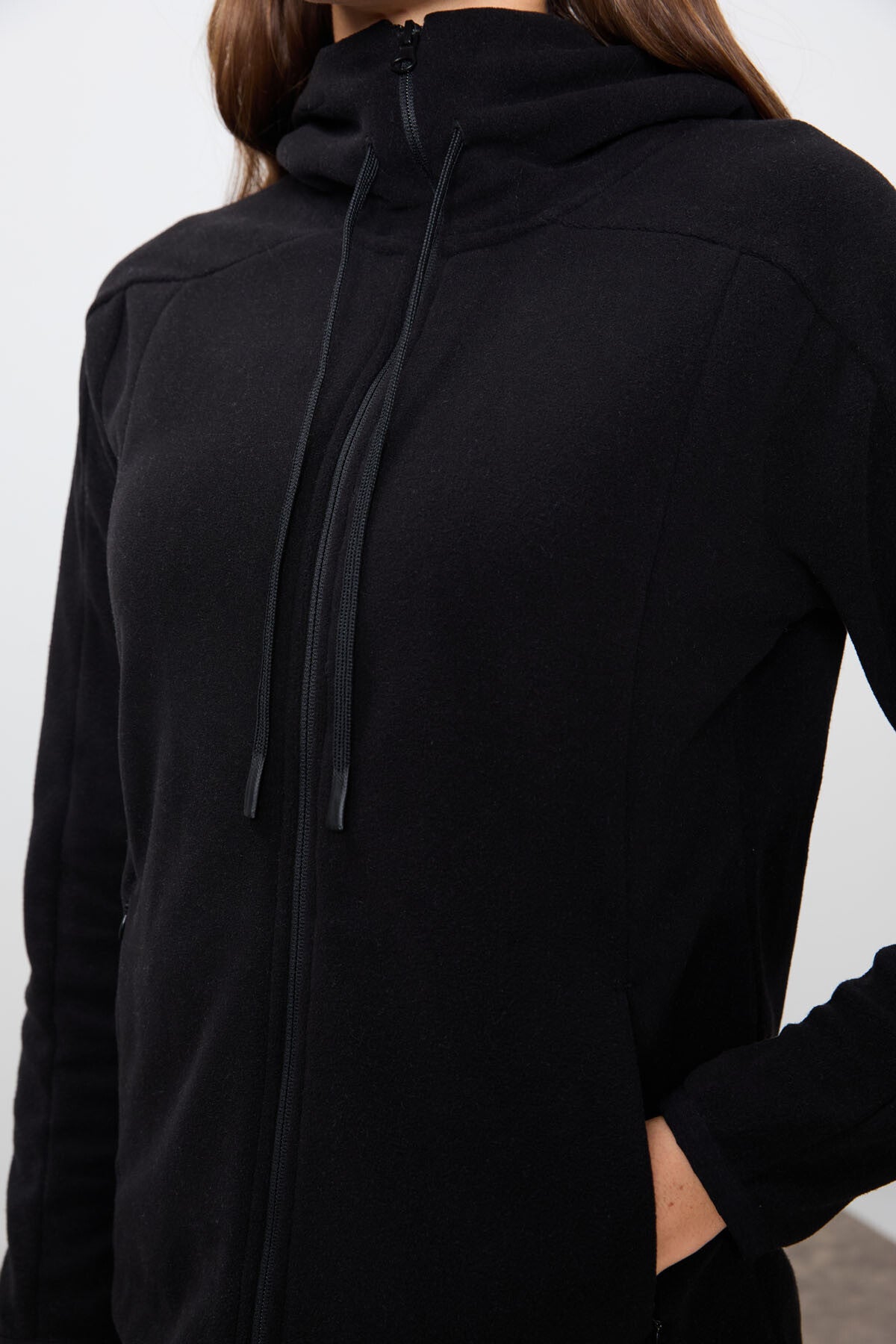 Image of Siyah Kalın Yumuşak Dokulu Kapüşonlu Standart Fit Nakışlı Polar Kadın Sweatshirt -97287