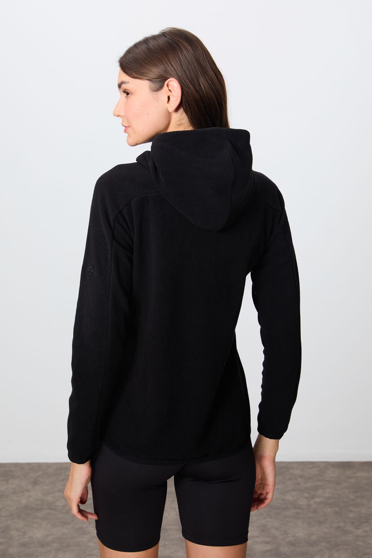 Image of Siyah Kalın Yumuşak Dokulu Kapüşonlu Standart Fit Nakışlı Polar Kadın Sweatshirt -97287