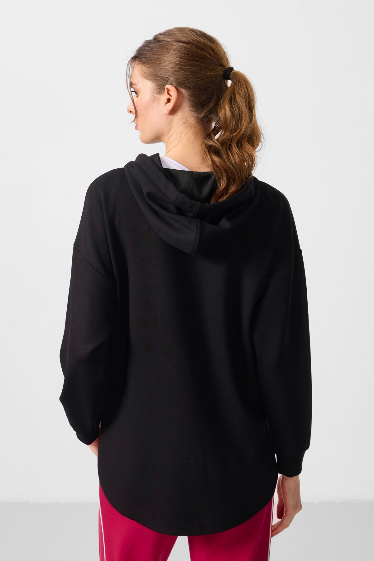Image of Siyah Yumuşak Dokulu Kapüşonlu Oversize Kadın Tunik Sweatshirt - 97302