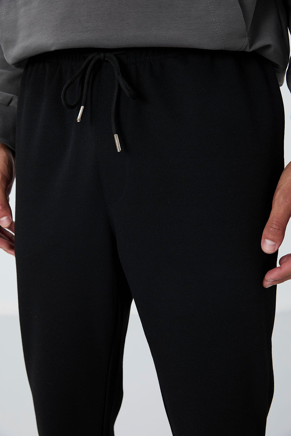 Image of Pantaloni de trening negri texturați, croială standard, pentru bărbați - 82155