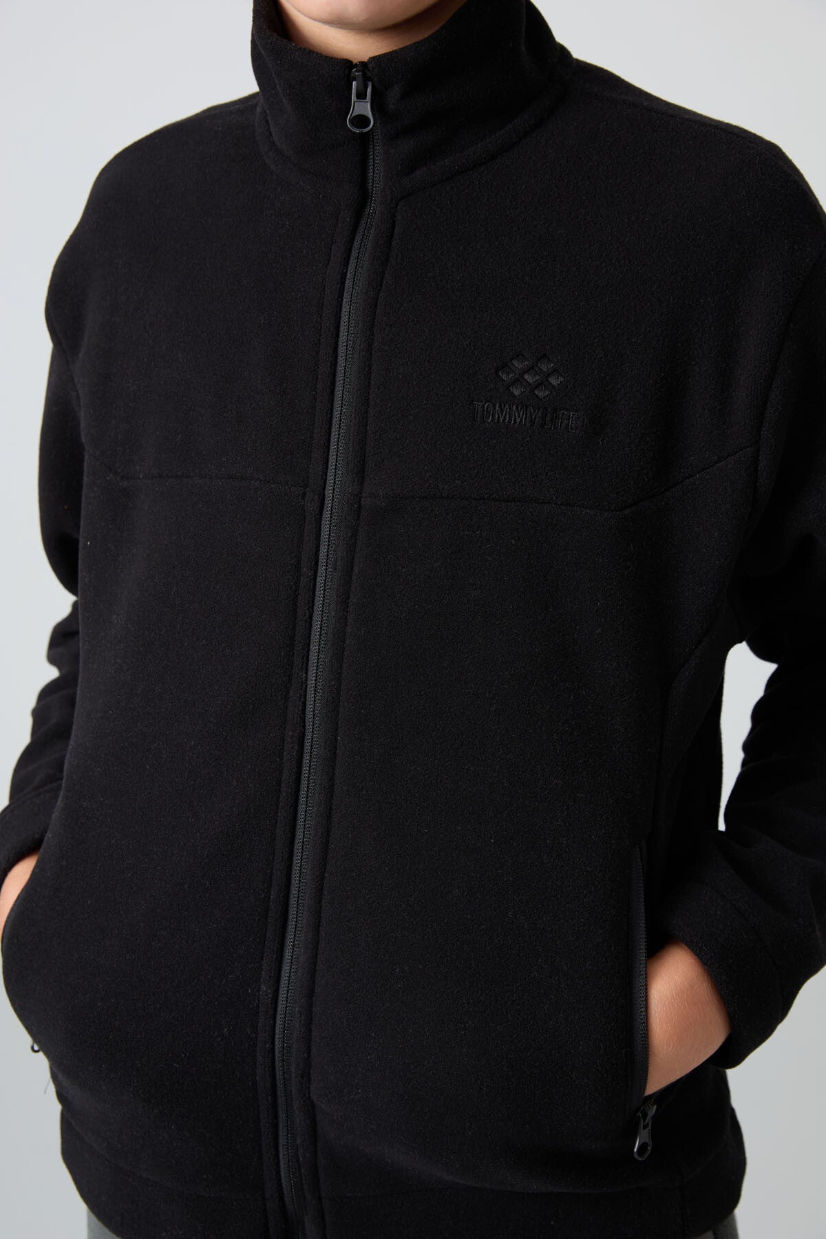 Image of Siyah Kalın Yumuşak Dokulu Standart Fit Nakışlı Polar Erkek Çocuk Sweatshirt - 11223