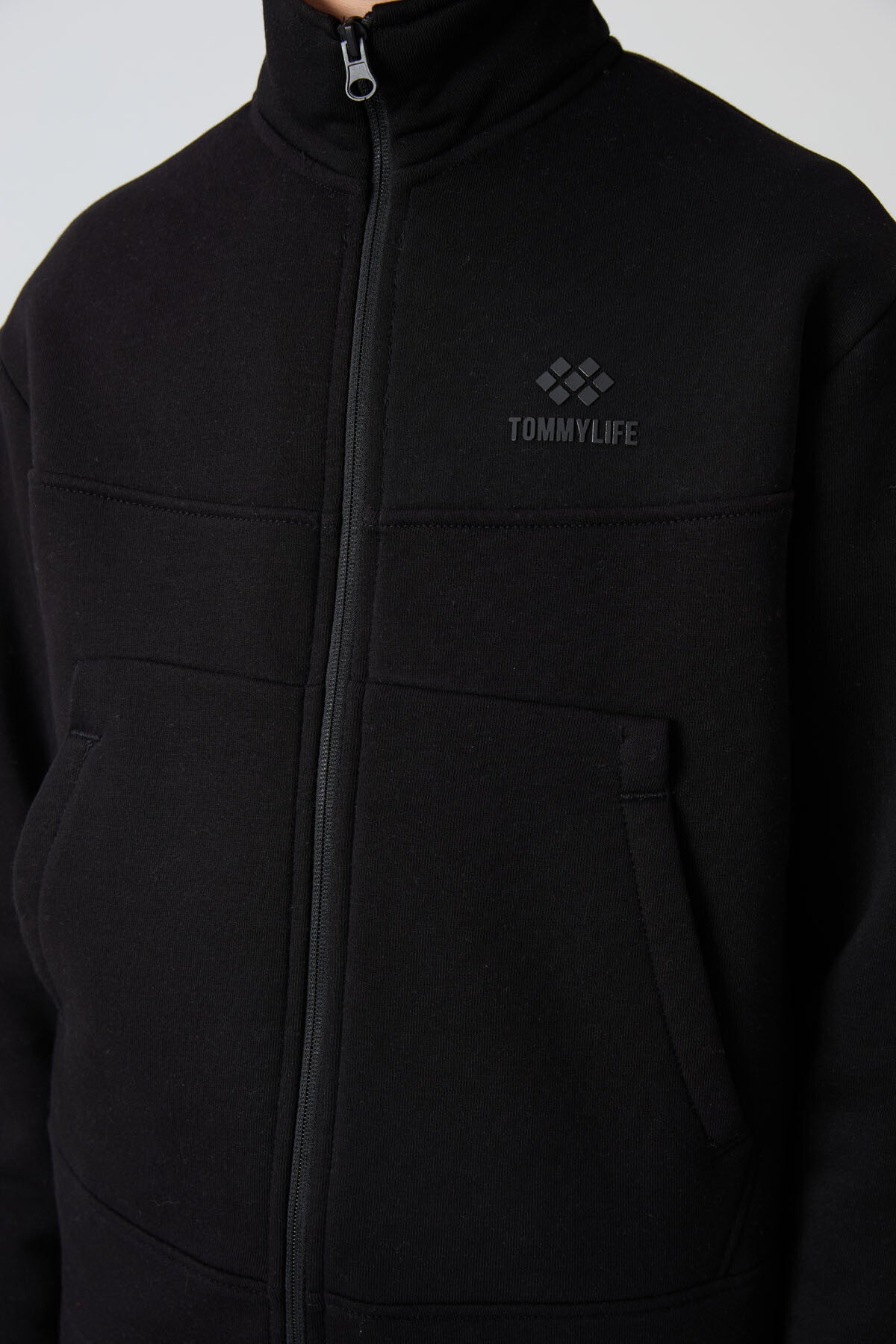Image of Siyah Pamuklu Kalın İçi Tüylü Yumuşak Dokulu Standart Fit Nakışlı Erkek Çocuk Sweatshirt - 11245