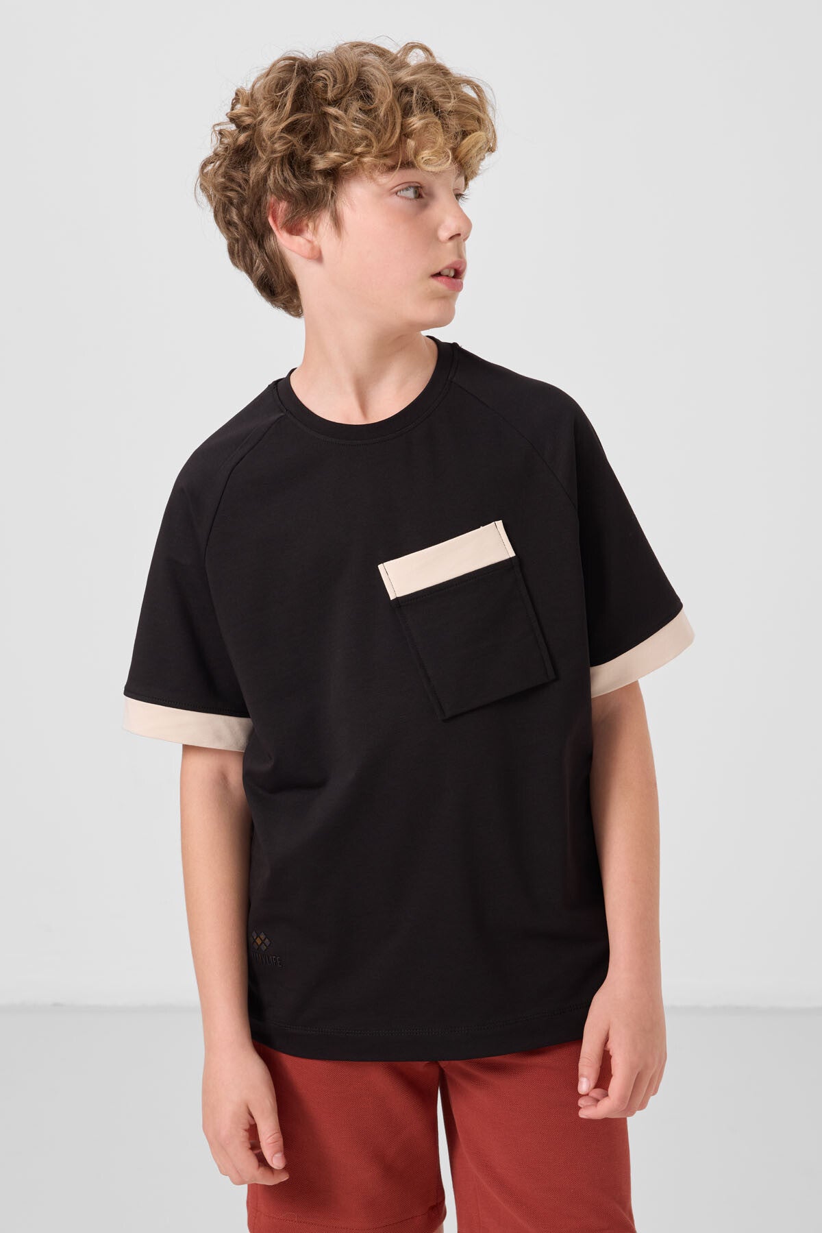 Image of Siyah Pamuklu Yumuşak Dokulu Oversize Cep Detaylı Erkek Çocuk T-Shirt - 11295
