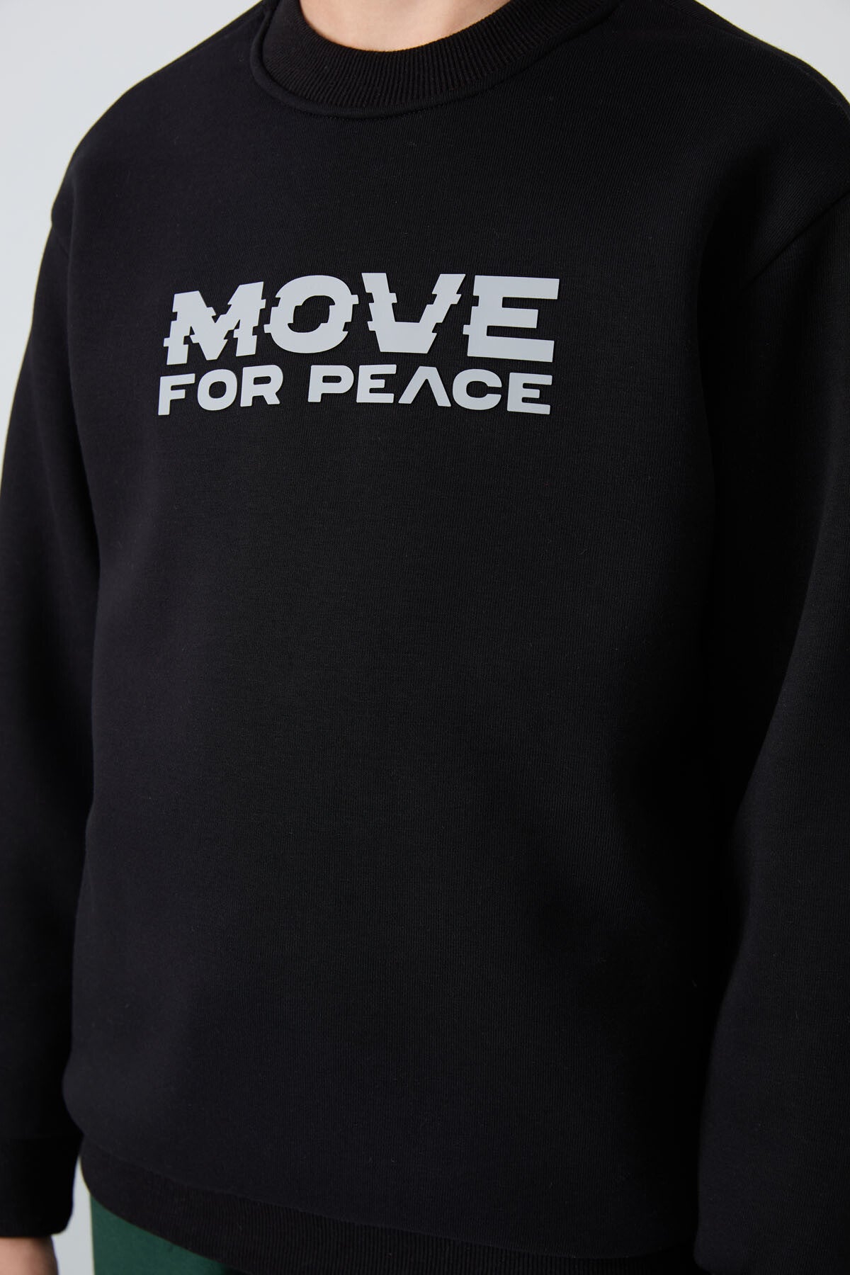 Image of Siyah Pamuklu Kalın İçi Tüylü Yumuşak Dokulu Standart Fit Baskılı Erkek Çocuk Sweatshirt - 11216