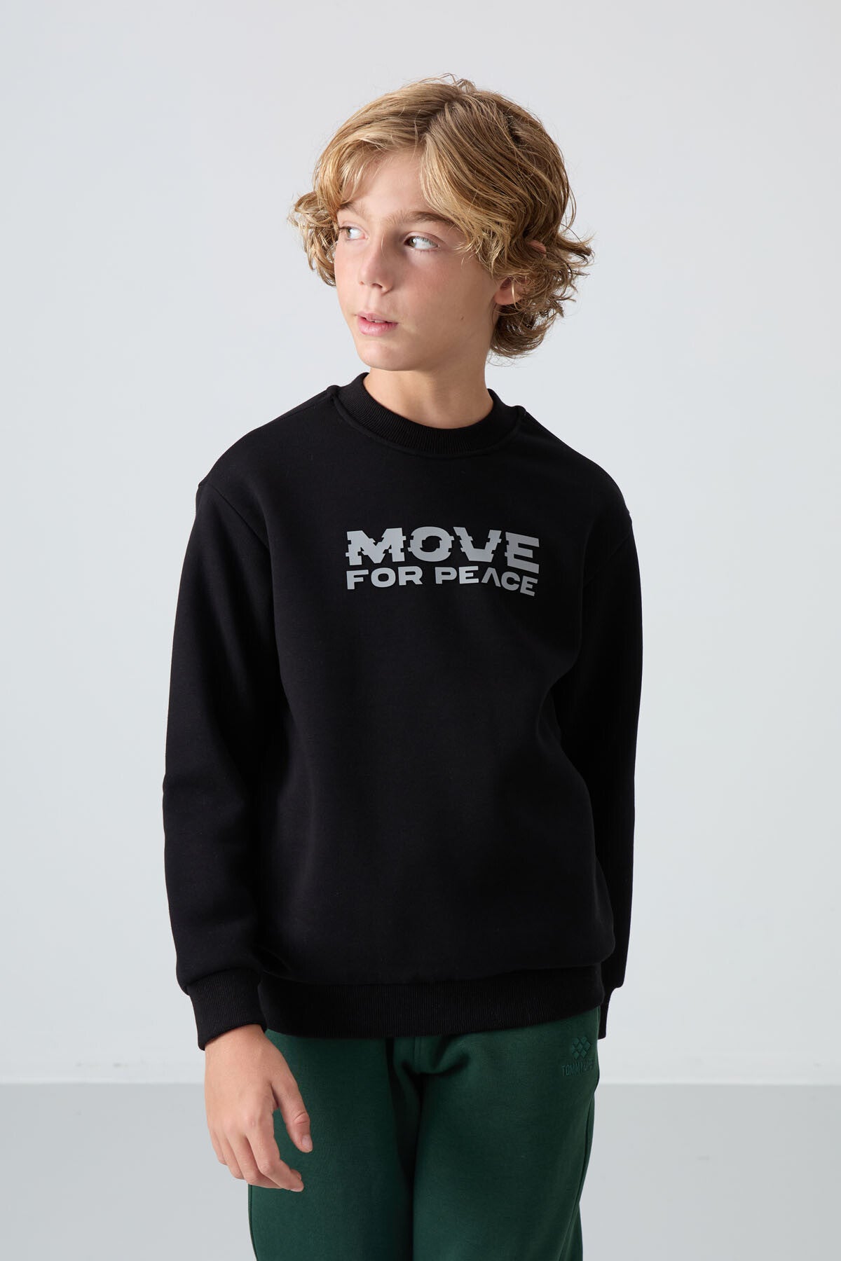 Image of Siyah Pamuklu Kalın İçi Tüylü Yumuşak Dokulu Standart Fit Baskılı Erkek Çocuk Sweatshirt - 11216