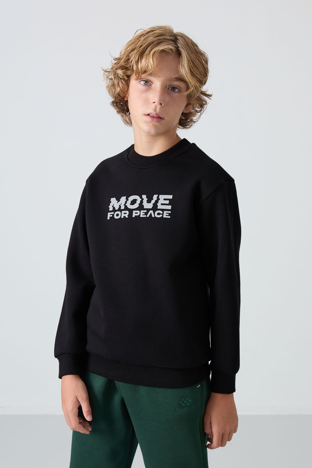 Image of Siyah Pamuklu Kalın İçi Tüylü Yumuşak Dokulu Standart Fit Baskılı Erkek Çocuk Sweatshirt - 11216