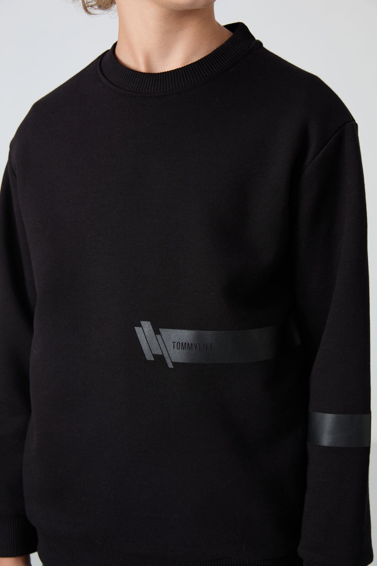 Image of Siyah Pamuklu Kalın İçi Tüylü Yumuşak Dokulu Standart Fit Baskılı Erkek Çocuk Sweatshirt - 11238