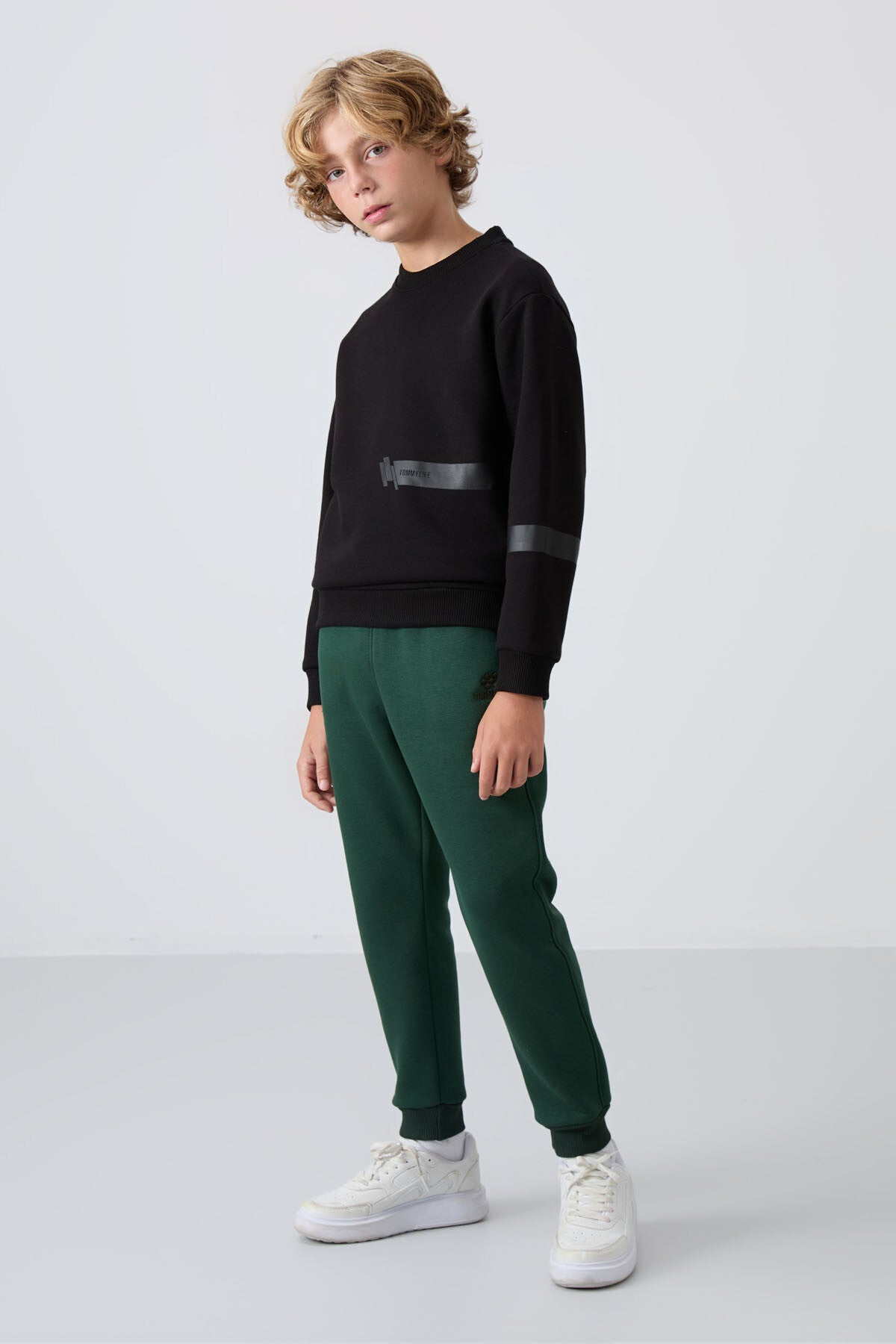 Image of Siyah Pamuklu Kalın İçi Tüylü Yumuşak Dokulu Standart Fit Baskılı Erkek Çocuk Sweatshirt - 11238