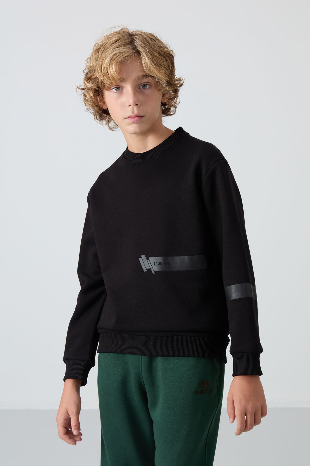 Image of Siyah Pamuklu Kalın İçi Tüylü Yumuşak Dokulu Standart Fit Baskılı Erkek Çocuk Sweatshirt - 11238