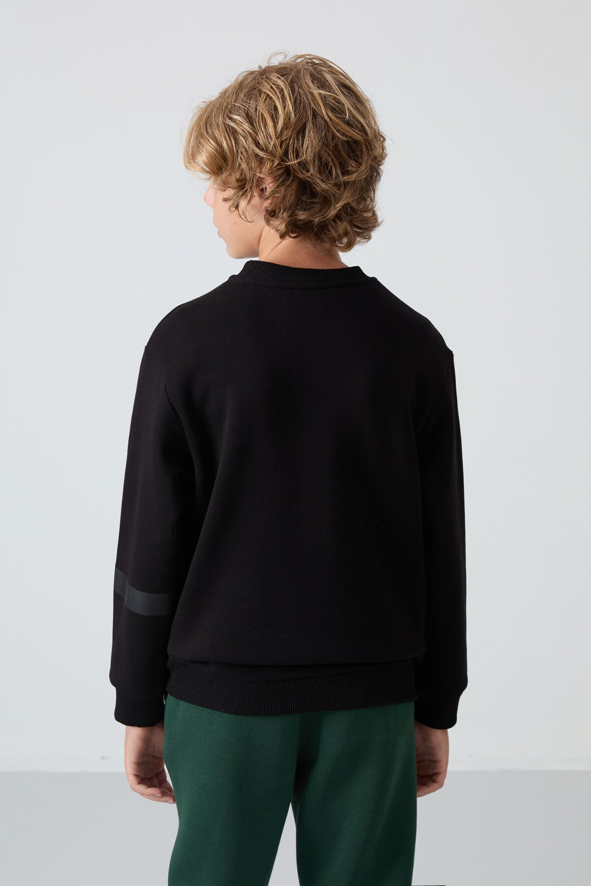 Image of Siyah Pamuklu Kalın İçi Tüylü Yumuşak Dokulu Standart Fit Baskılı Erkek Çocuk Sweatshirt - 11238