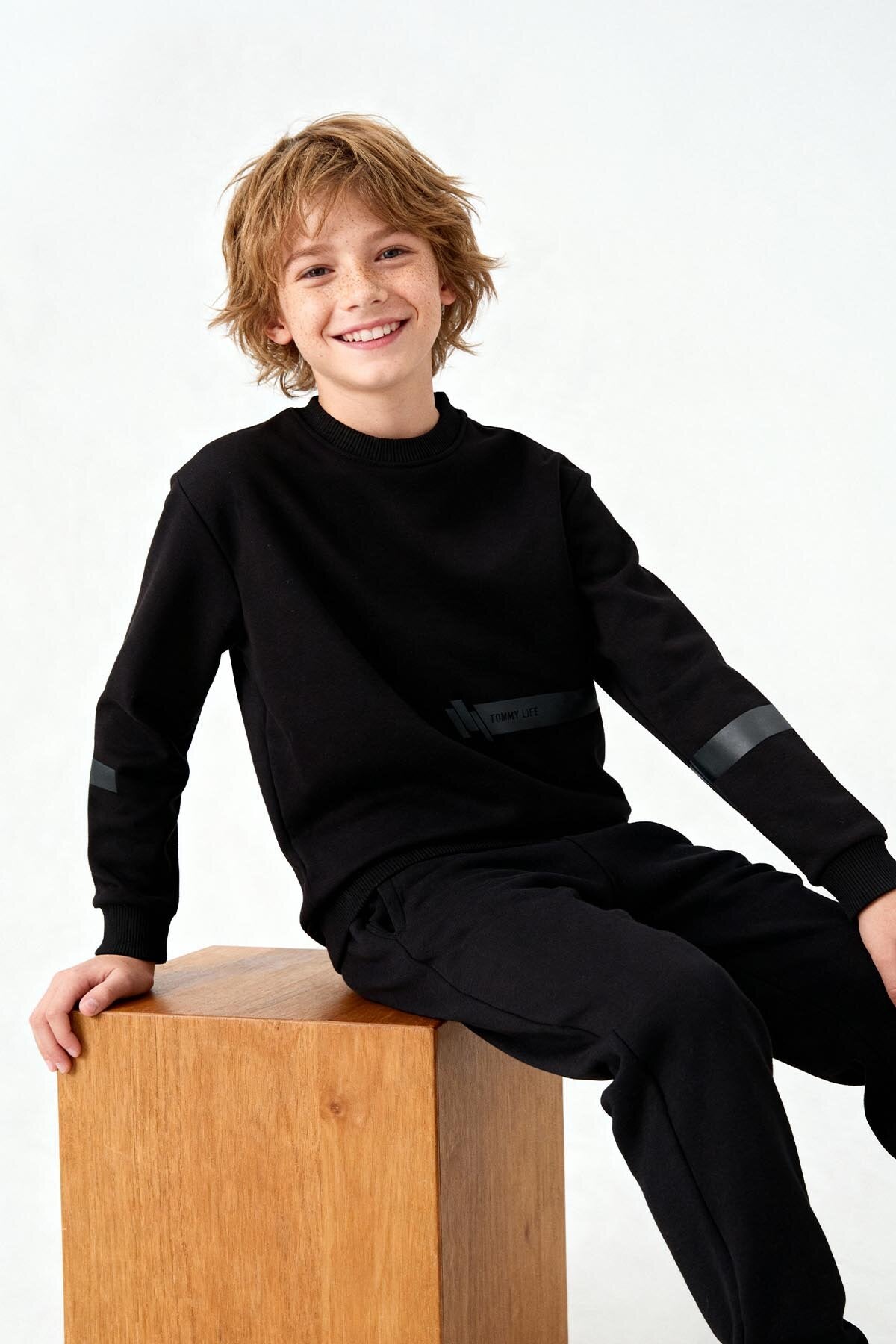 Image of Siyah Pamuklu Kalın İçi Tüylü Yumuşak Dokulu Standart Fit Baskılı Erkek Çocuk Sweatshirt - 11238