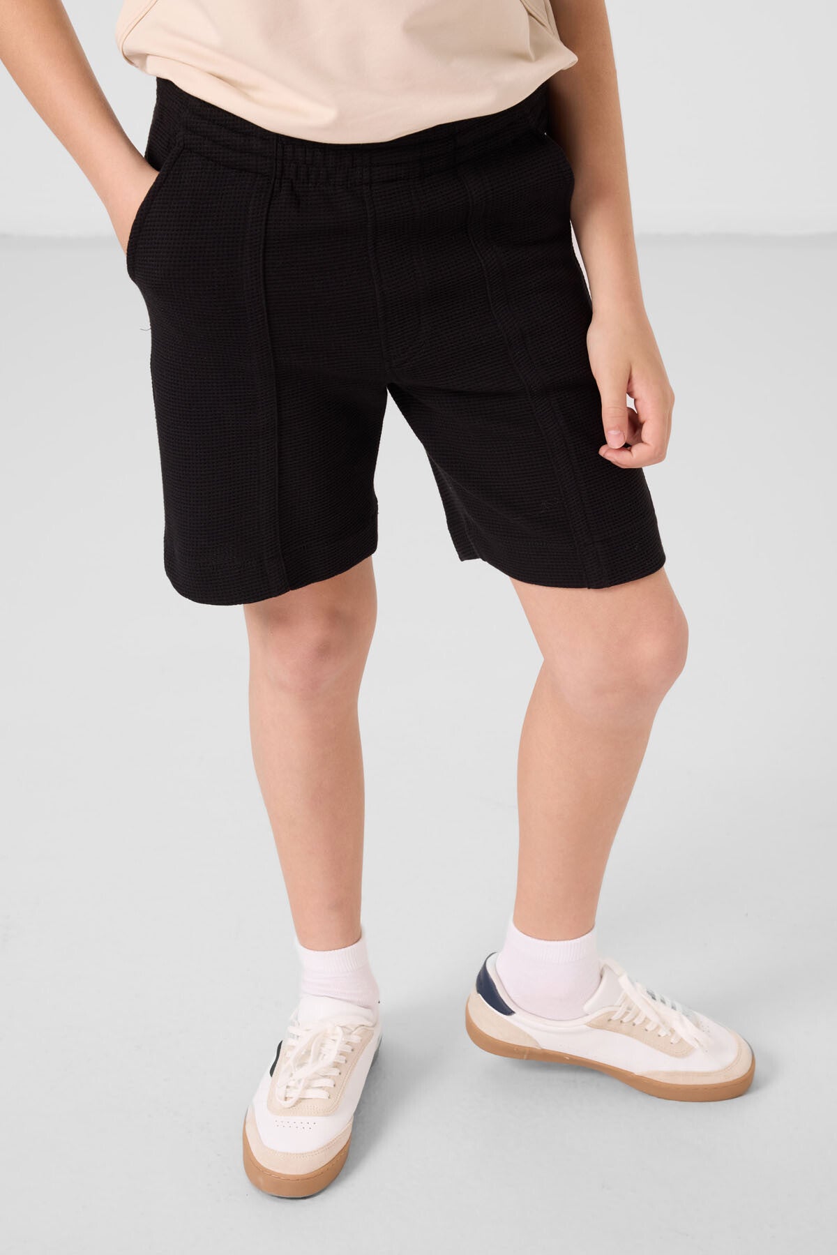Image of Siyah Pamuklu Yumuşak Dokulu Standart Fit Basic Erkek Çocuk Şort - 11289