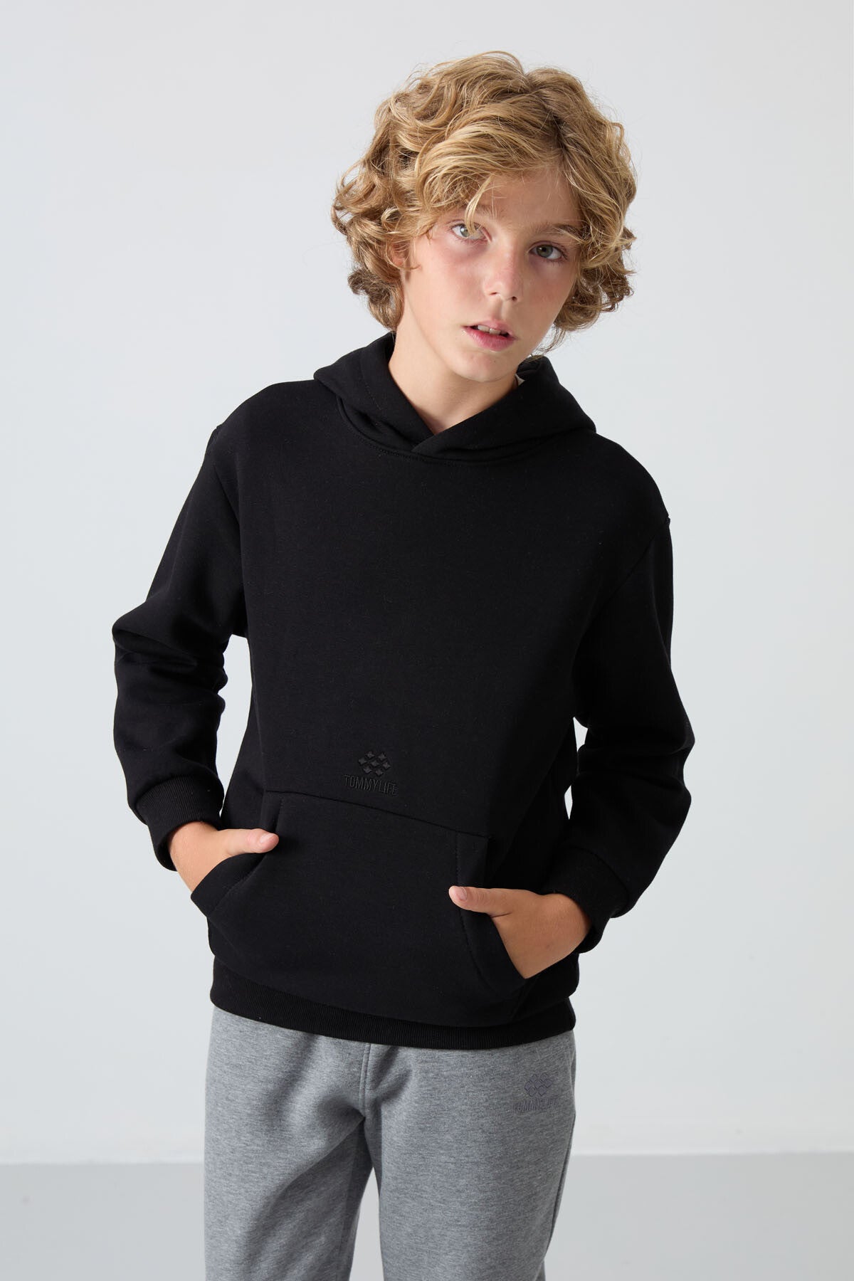 Image of Siyah Pamuklu Kalın İçi Tüylü Yumuşak Dokulu Standart Fit Baskılı Erkek Çocuk Sweatshirt - 11215
