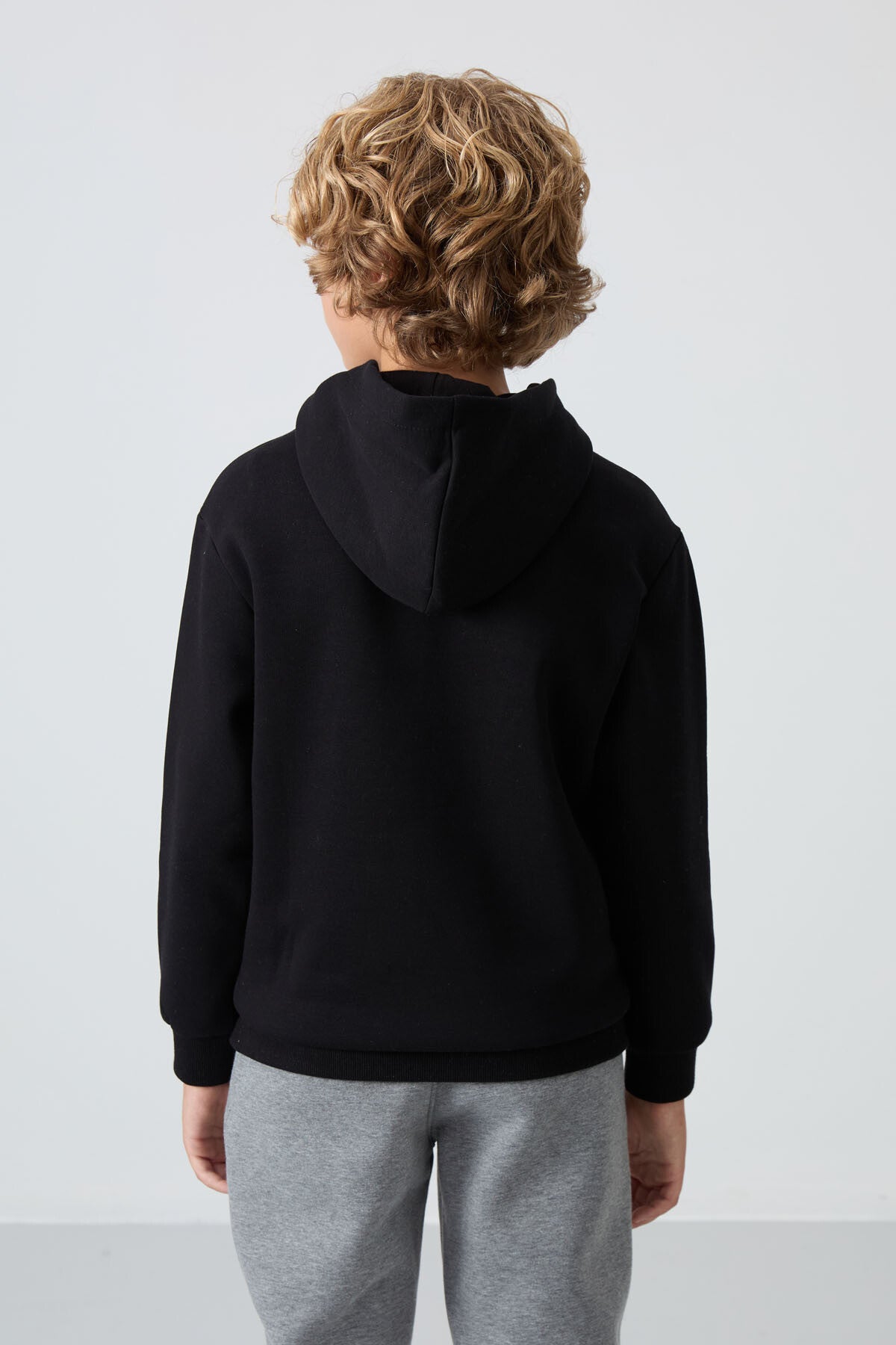 Image of Siyah Pamuklu Kalın İçi Tüylü Yumuşak Dokulu Standart Fit Baskılı Erkek Çocuk Sweatshirt - 11215