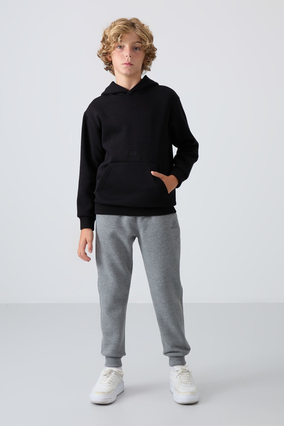 Image of Siyah Pamuklu Kalın İçi Tüylü Yumuşak Dokulu Standart Fit Baskılı Erkek Çocuk Sweatshirt - 11215