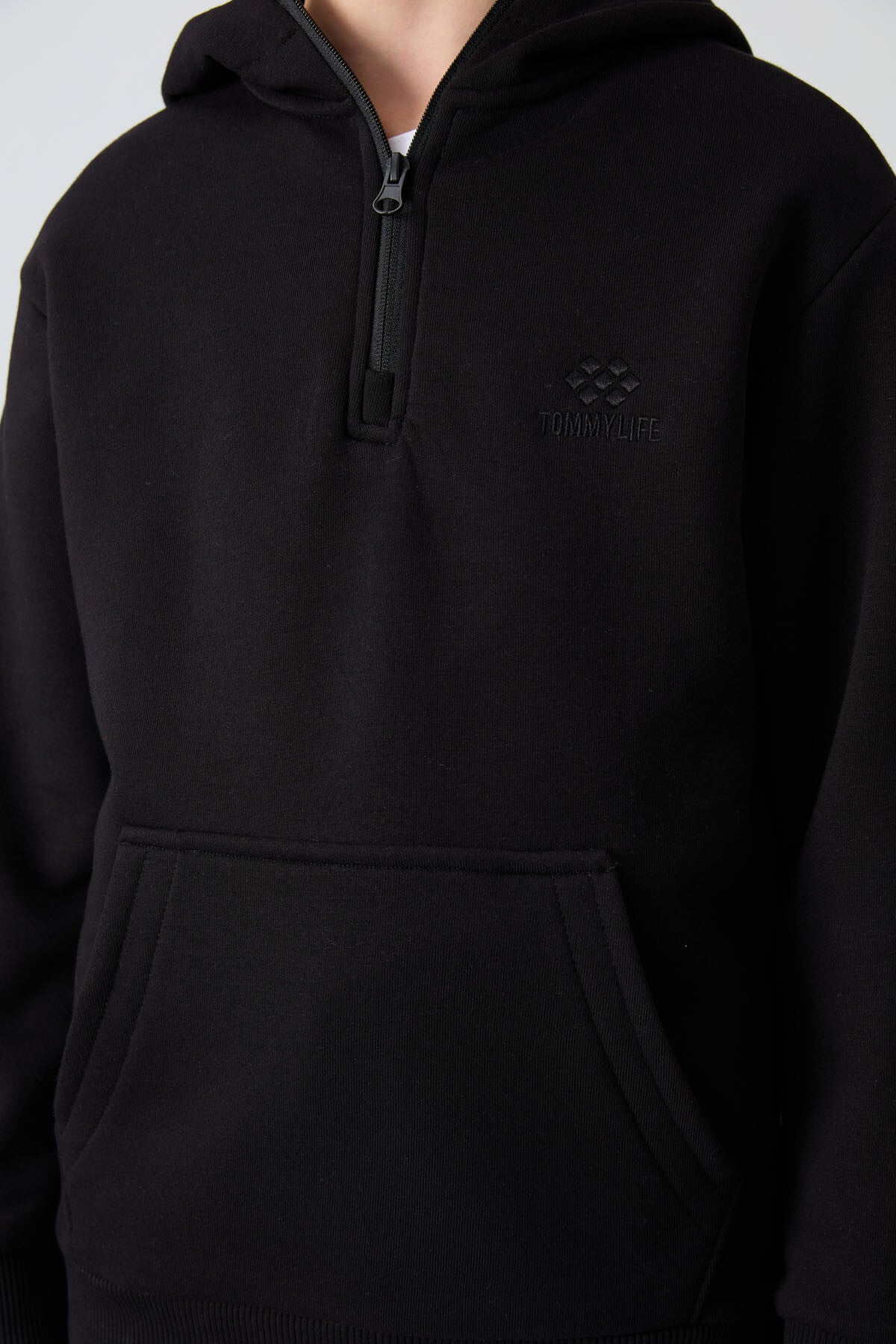 Image of Siyah Pamuklu Kalın İçi Tüylü Yumuşak Dokulu Standart Fit Nakışlı Erkek Çocuk Sweatshirt - 11244