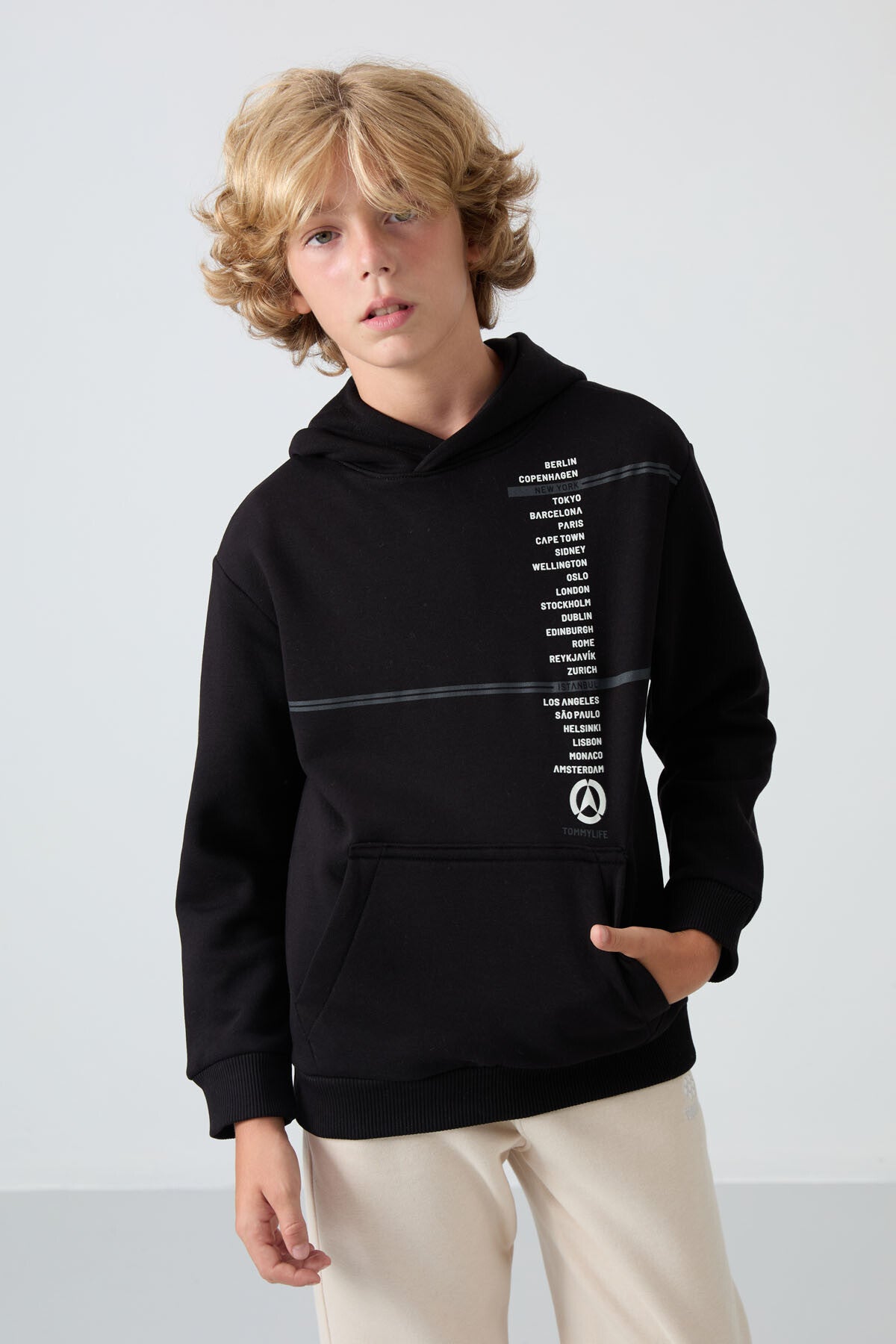 Image of Siyah Pamuklu Kalın İçi Tüylü Yumuşak Dokulu Standart Fit Baskılı Erkek Çocuk Sweatshirt - 11239