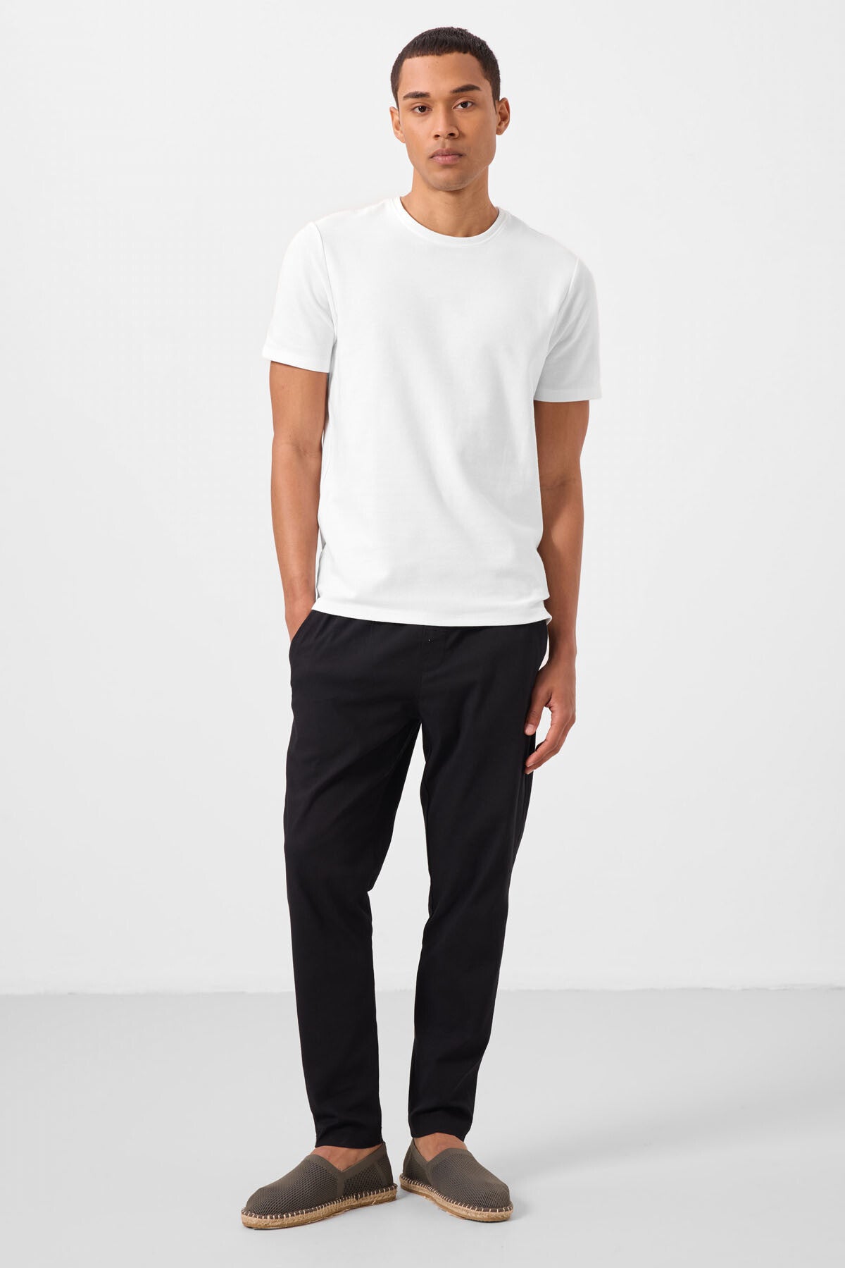Image of Siyah Standart Fit Dokuma Hafif Esnek Chino Erkek Pantolon - 82179