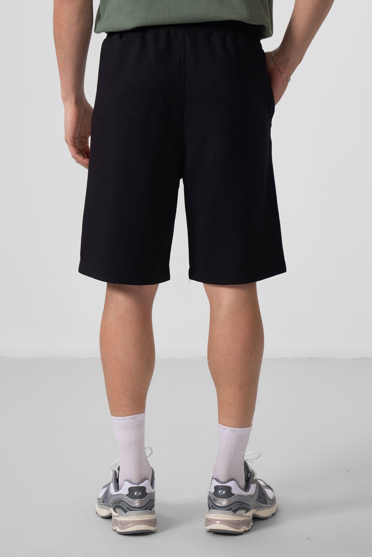 Image of Siyah Yüzeyi Dokulu Oversize Erkek Şort - 81288