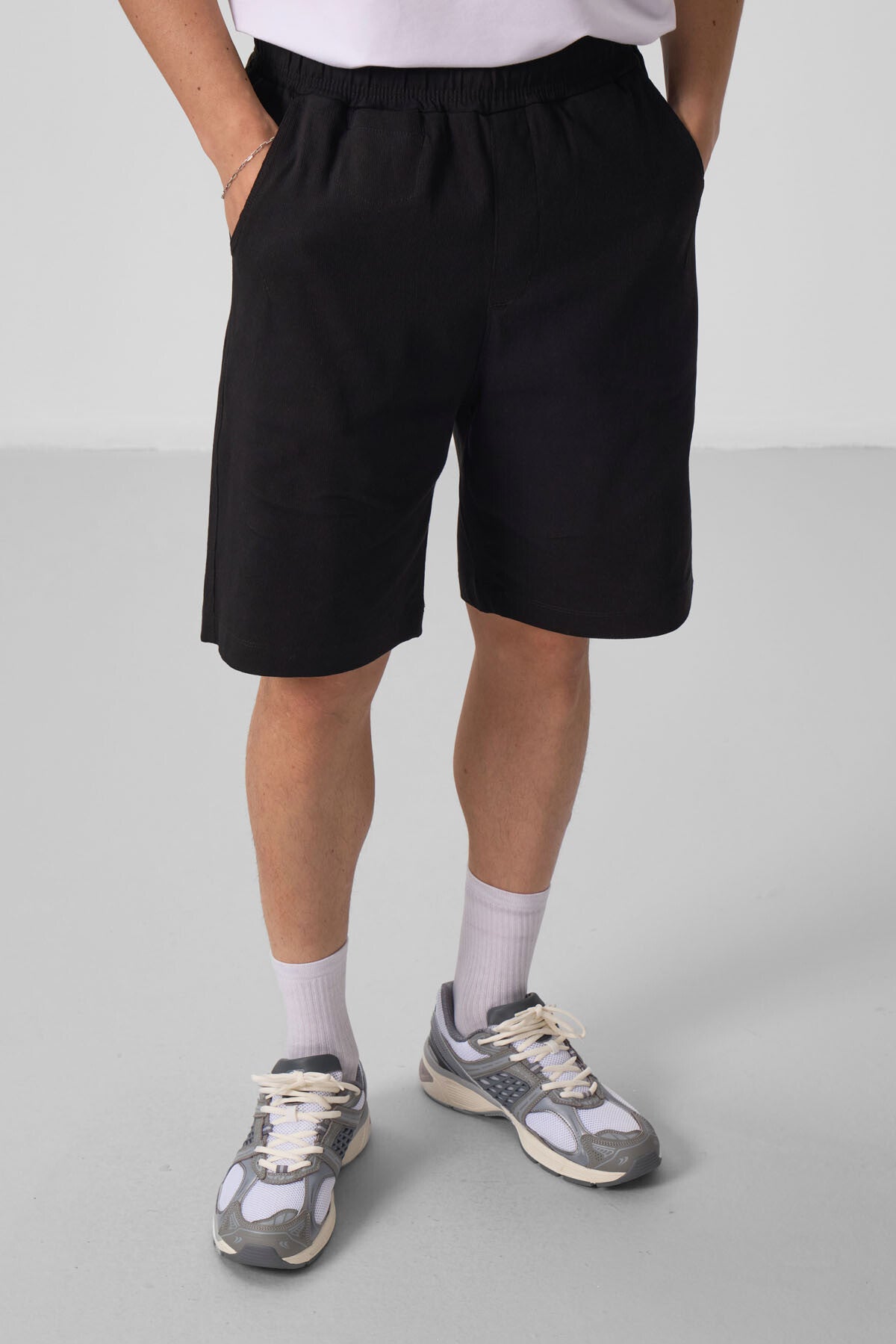 Image of Siyah Standart Fit Dokuma Hafif Esnek Chino Erkek Şort - 81290