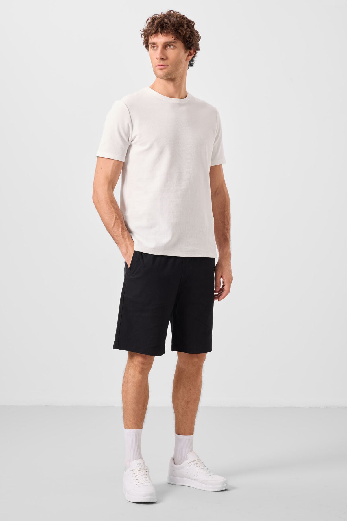 Image of Siyah Standart Fit Dokuma Hafif Esnek Chino Erkek Şort - 81289