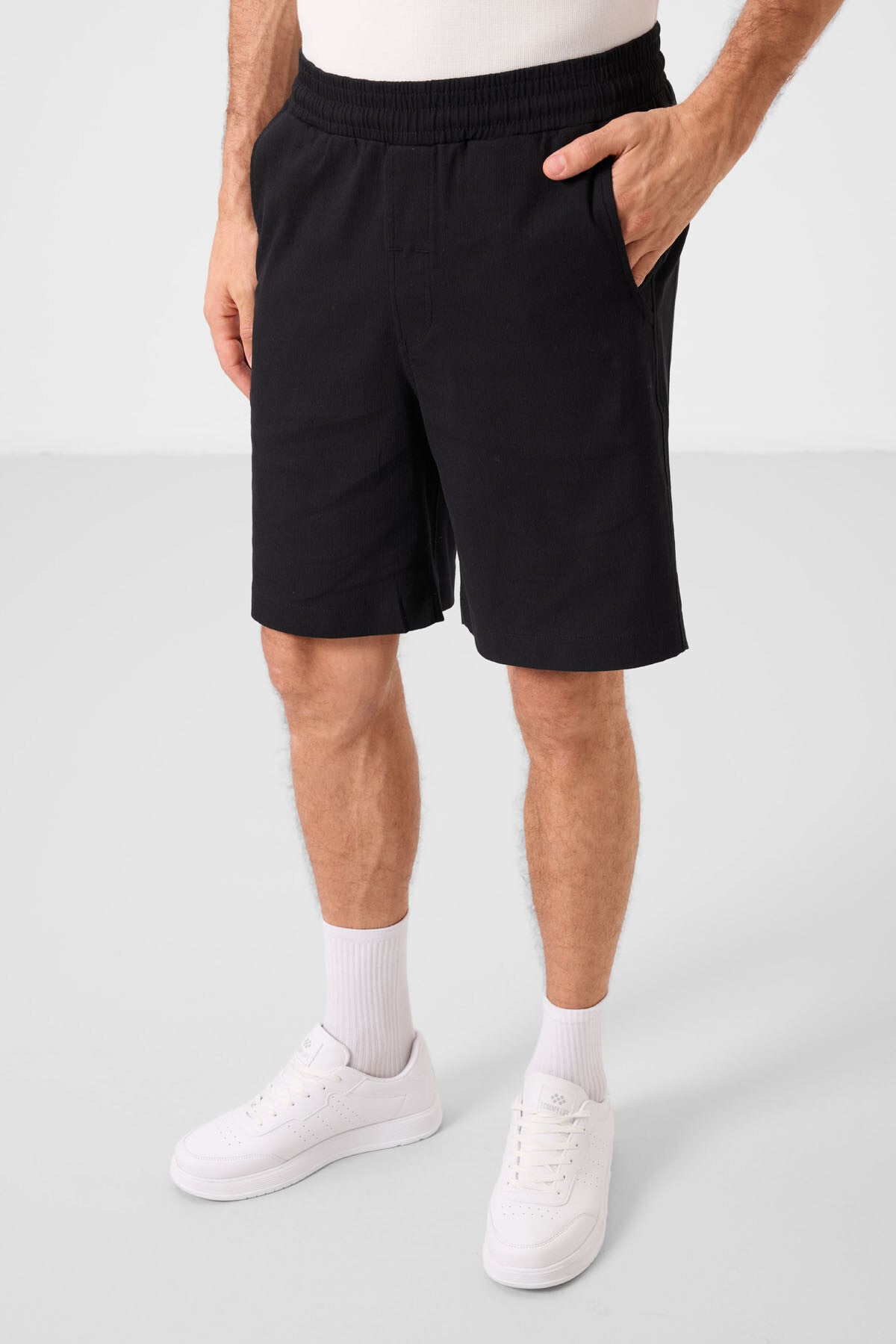 Image of Siyah Standart Fit Dokuma Hafif Esnek Chino Erkek Şort - 81289