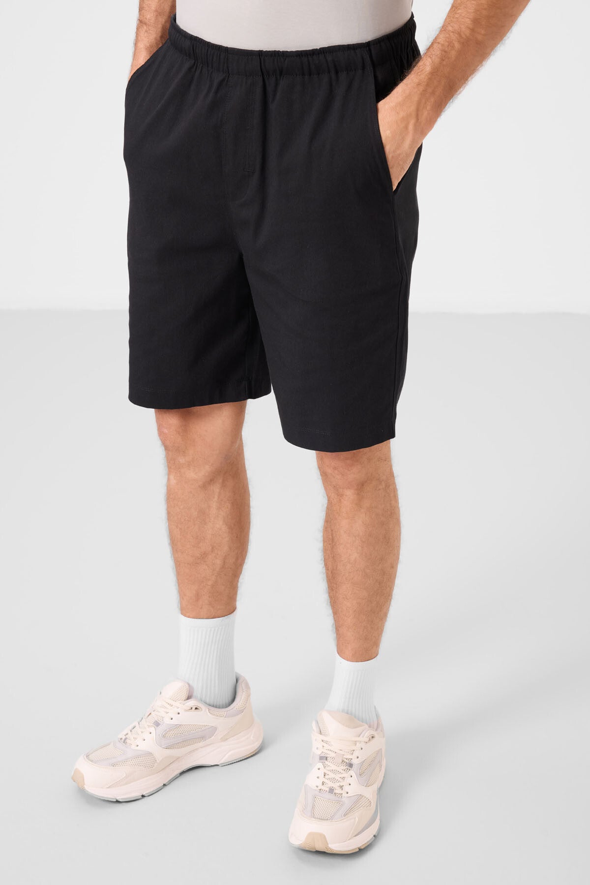 Image of Siyah Standart Fit Dokuma Hafif Esnek Chino Erkek Şort - 81291