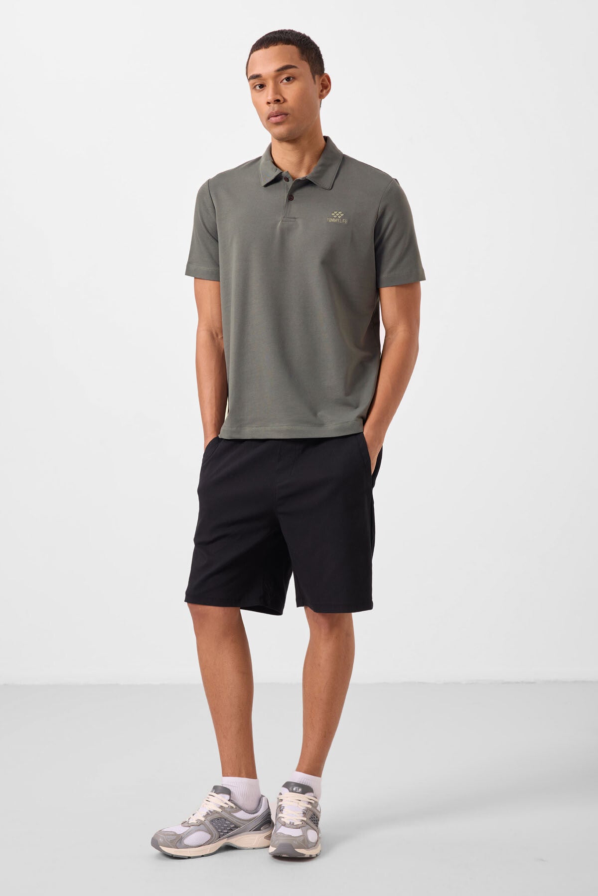 Image of Siyah Standart Fit Dokuma Hafif Esnek Chino Erkek Şort - 81292