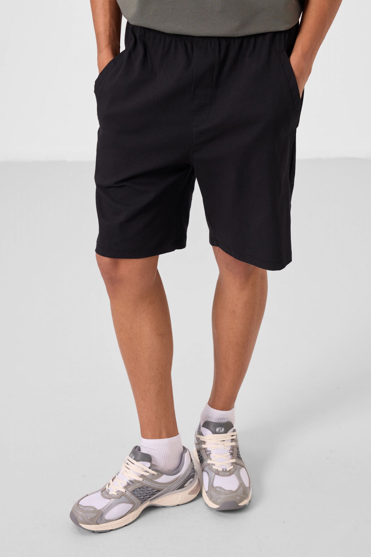 Image of Siyah Standart Fit Dokuma Hafif Esnek Chino Erkek Şort - 81292