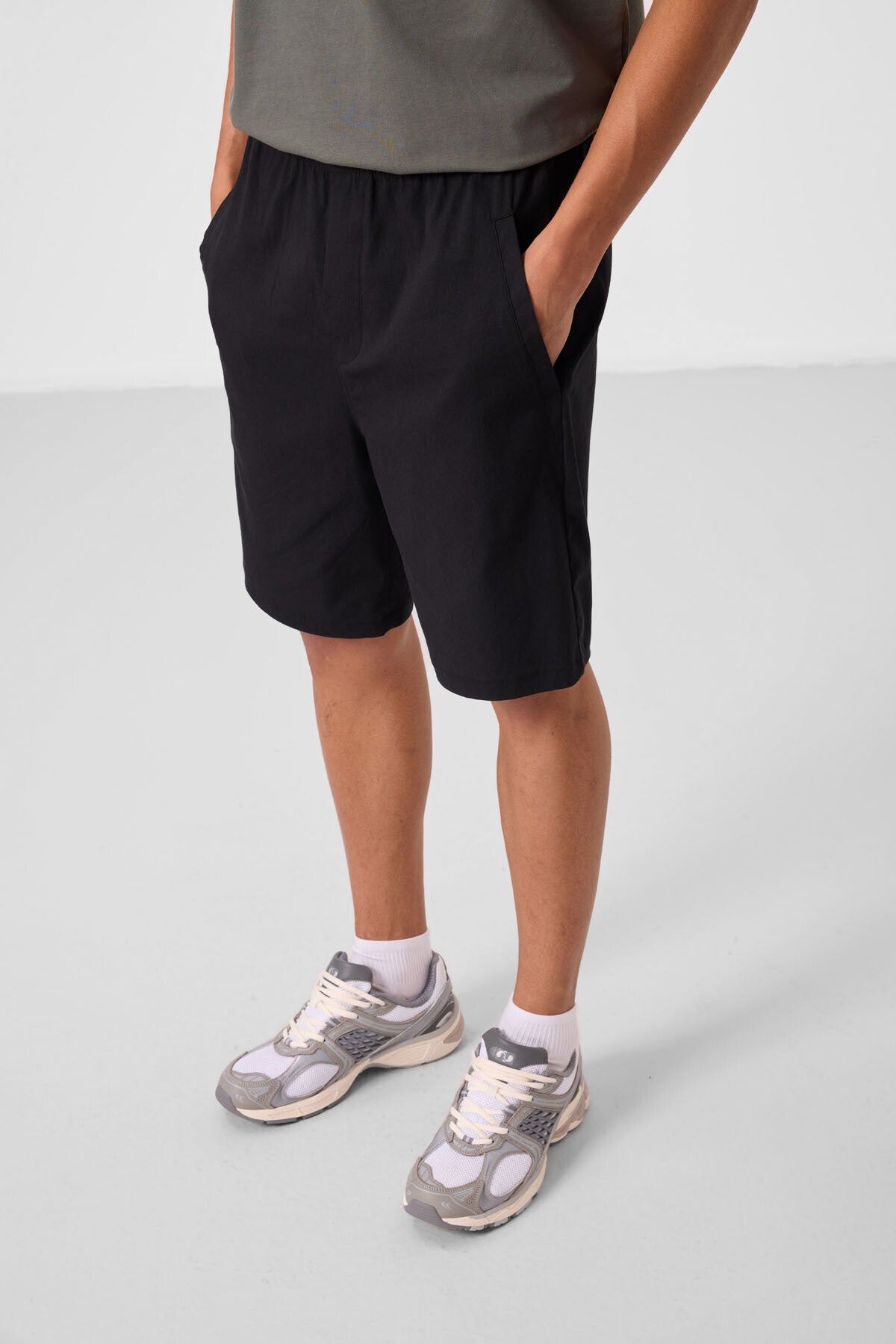 Image of Siyah Standart Fit Dokuma Hafif Esnek Chino Erkek Şort - 81292