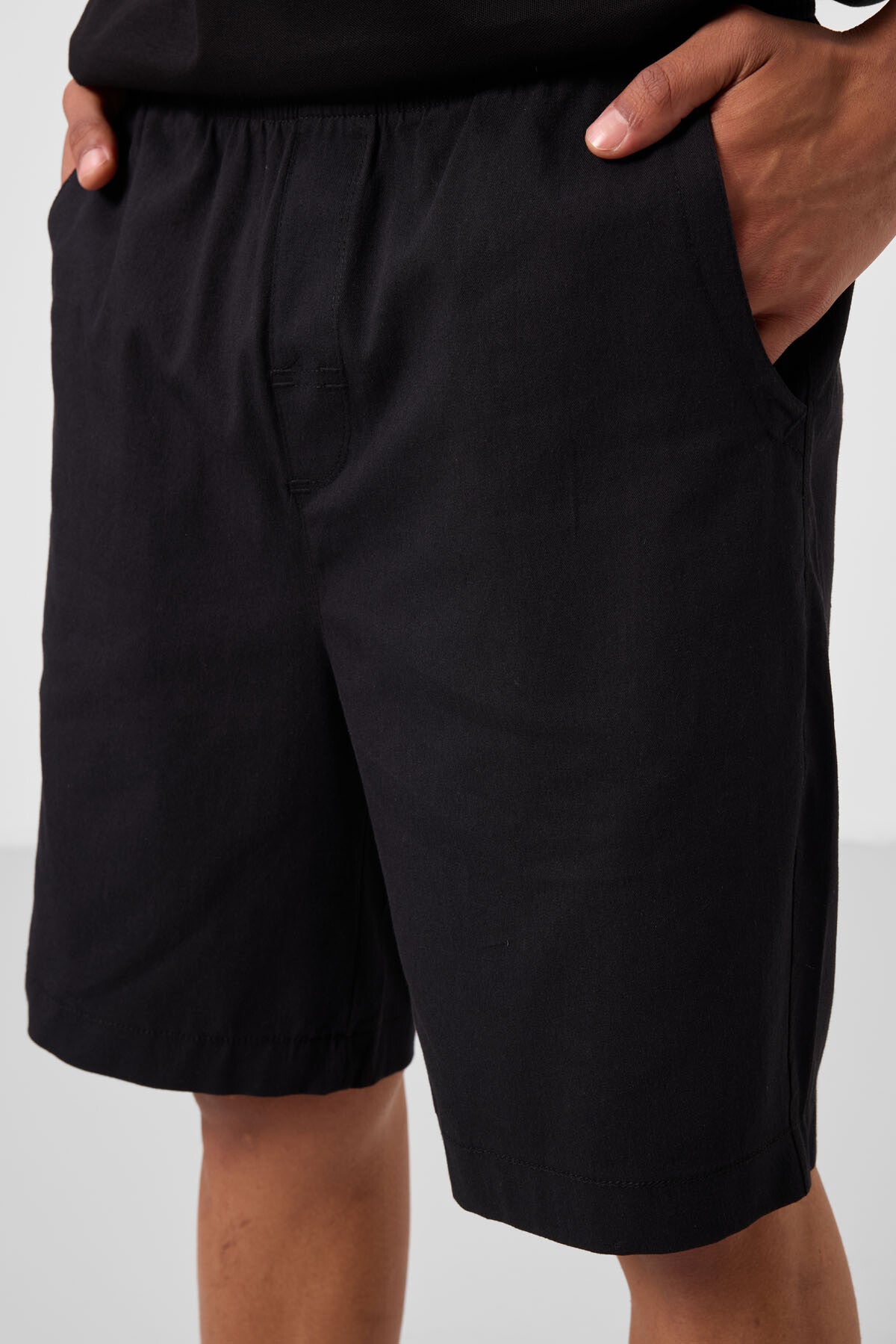 Image of Siyah Standart Fit Dokuma Hafif Esnek Chino Erkek Şort - 81293