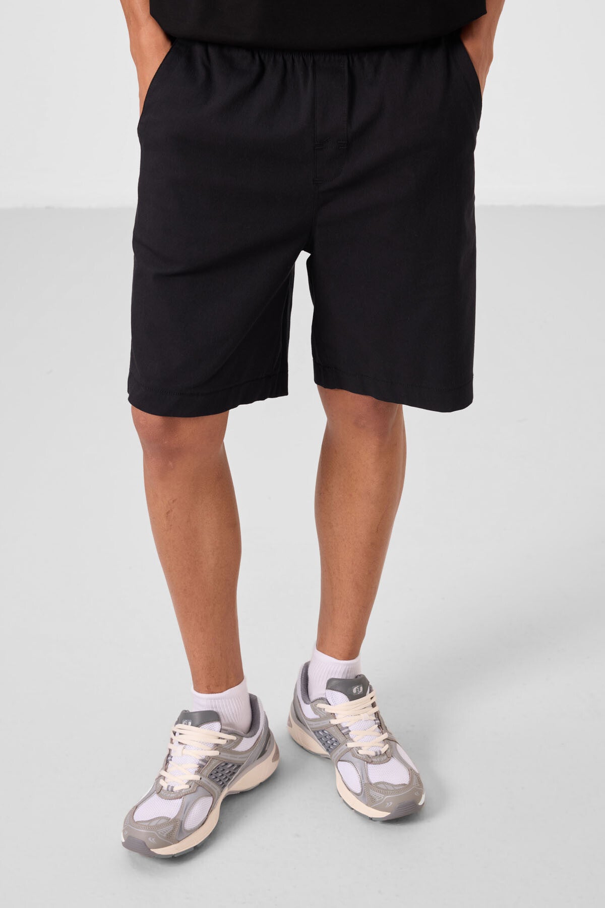 Image of Siyah Standart Fit Dokuma Hafif Esnek Chino Erkek Şort - 81293