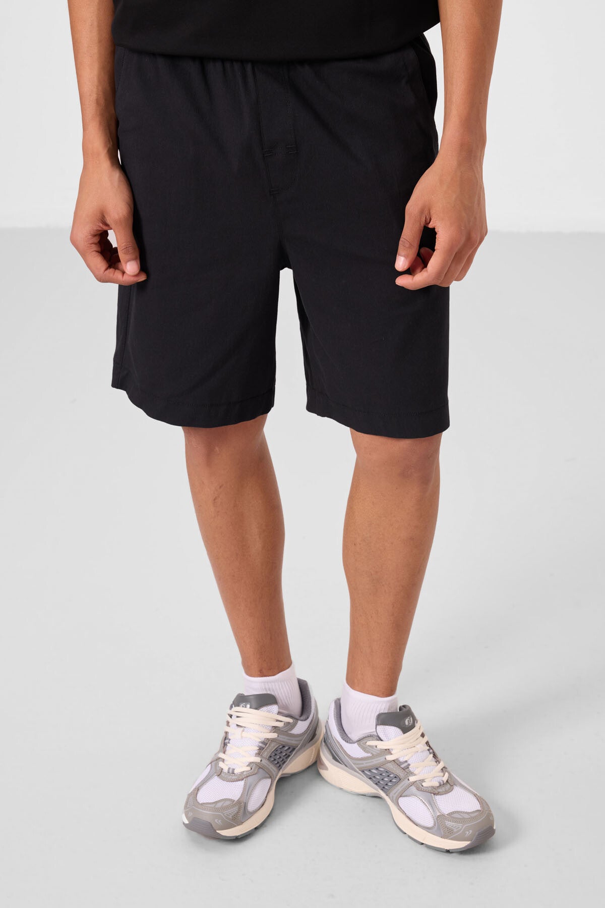 Image of Siyah Standart Fit Dokuma Hafif Esnek Chino Erkek Şort - 81293