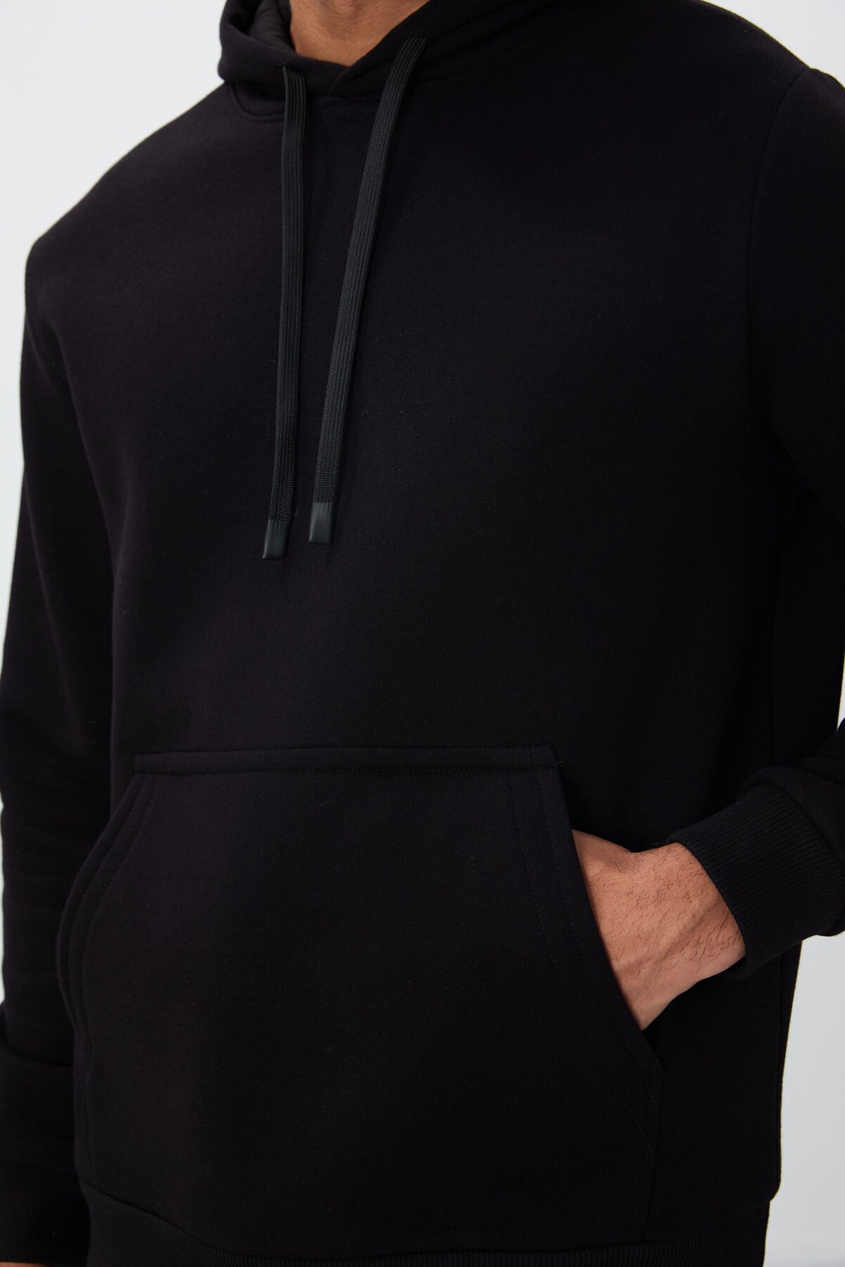 Image of Siyah Pamuklu Kalın İçi Tüylü Yumuşak Dokulu Comfort Fit Nakışlı Erkek Sweatshirt - 88419