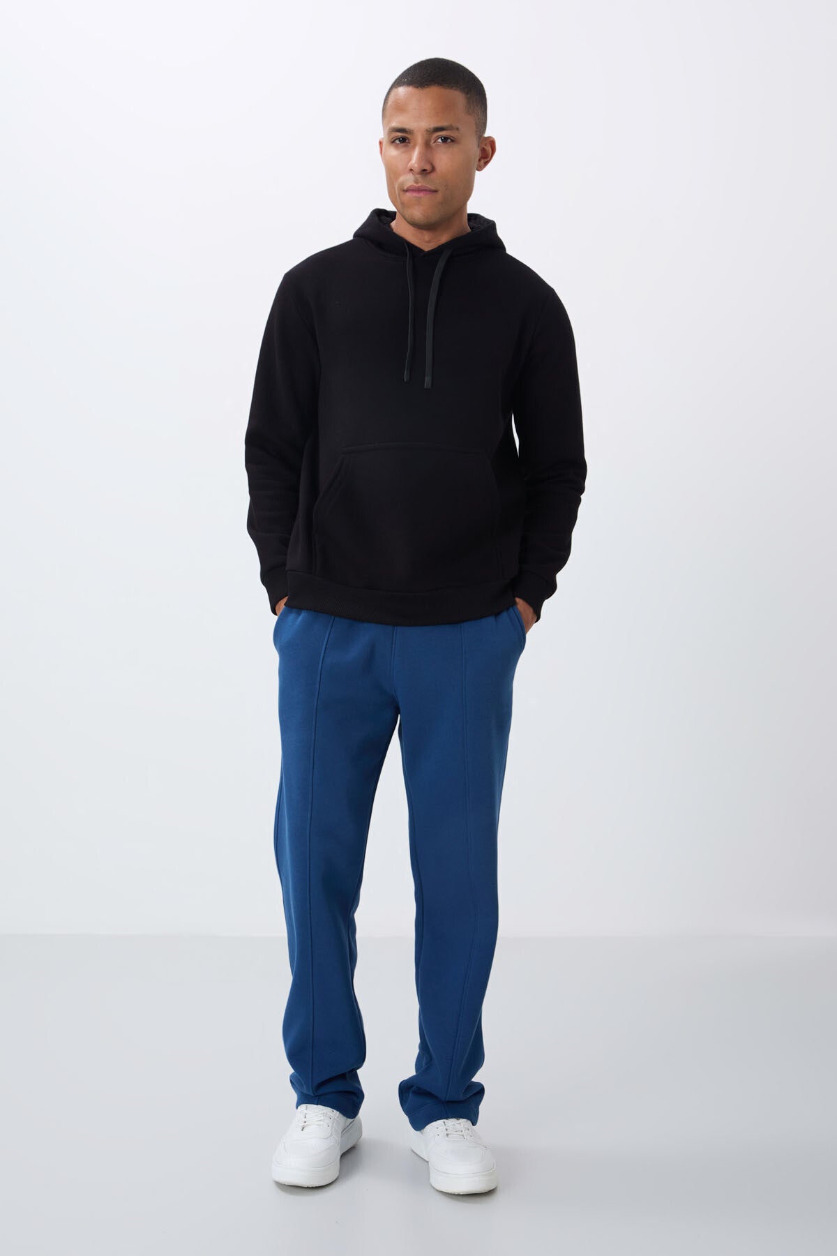 Image of Siyah Pamuklu Kalın İçi Tüylü Yumuşak Dokulu Comfort Fit Nakışlı Erkek Sweatshirt - 88419
