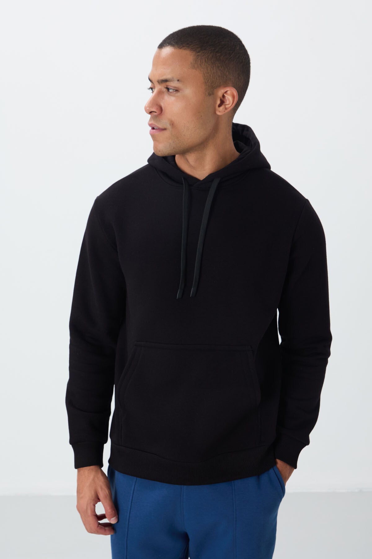 Image of Siyah Pamuklu Kalın İçi Tüylü Yumuşak Dokulu Comfort Fit Nakışlı Erkek Sweatshirt - 88419