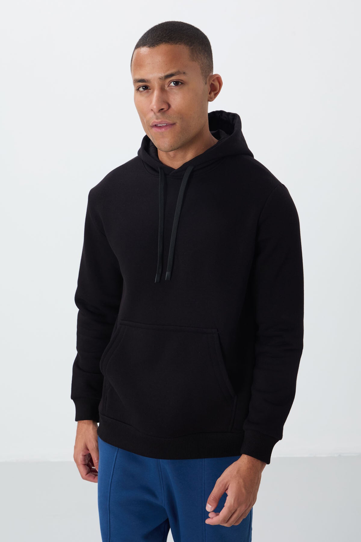 Image of Siyah Pamuklu Kalın İçi Tüylü Yumuşak Dokulu Comfort Fit Nakışlı Erkek Sweatshirt - 88419