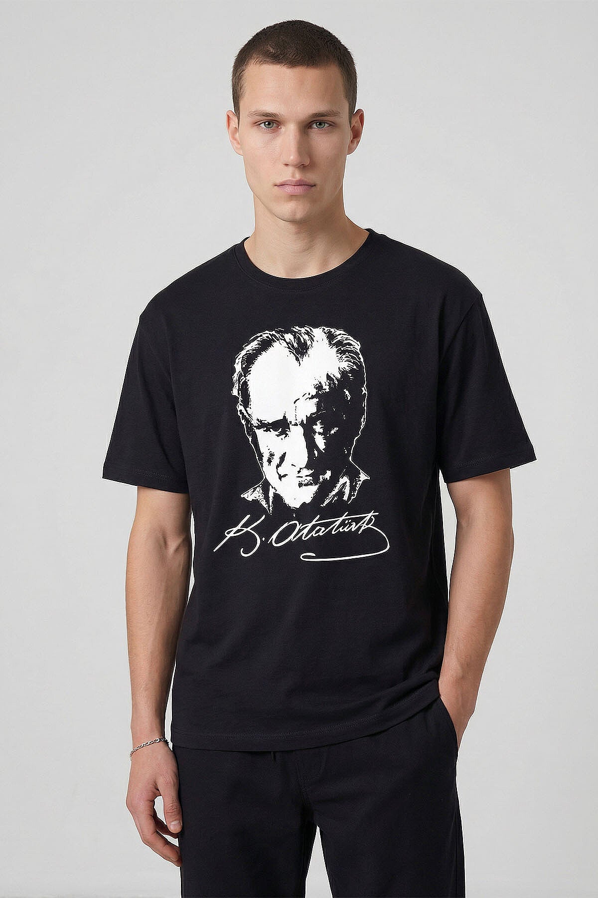 Image of Siyah Ay Yıldız Baskılı Unisex T-Shirt - 88510