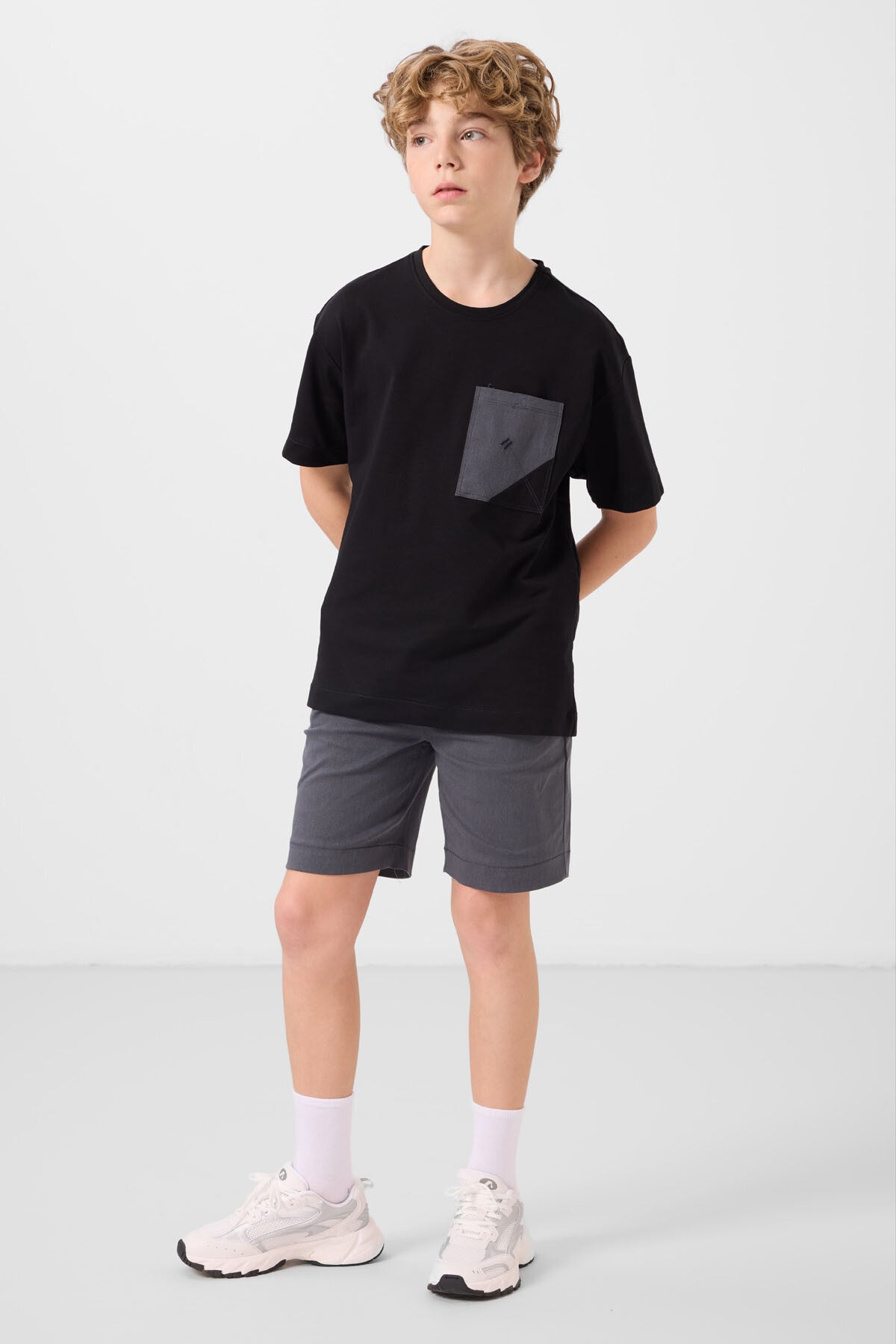 Image of Siyah-Gri Pamuklu Oversize Fit Dokuma Hafif Esnek Chino Erkek Çocuk Şort Takım - 11278