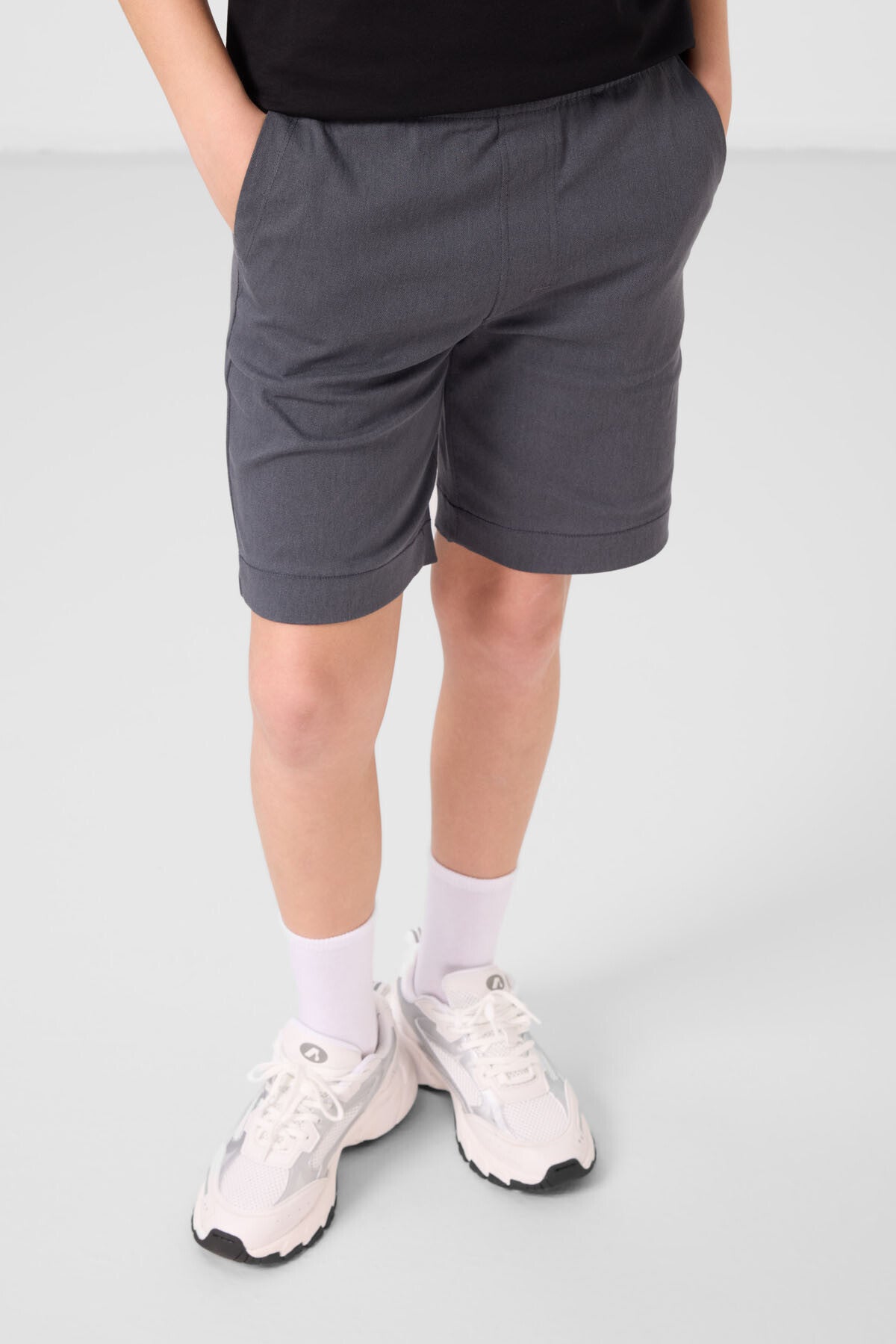 Image of Siyah-Gri Pamuklu Oversize Fit Dokuma Hafif Esnek Chino Erkek Çocuk Şort Takım - 11278