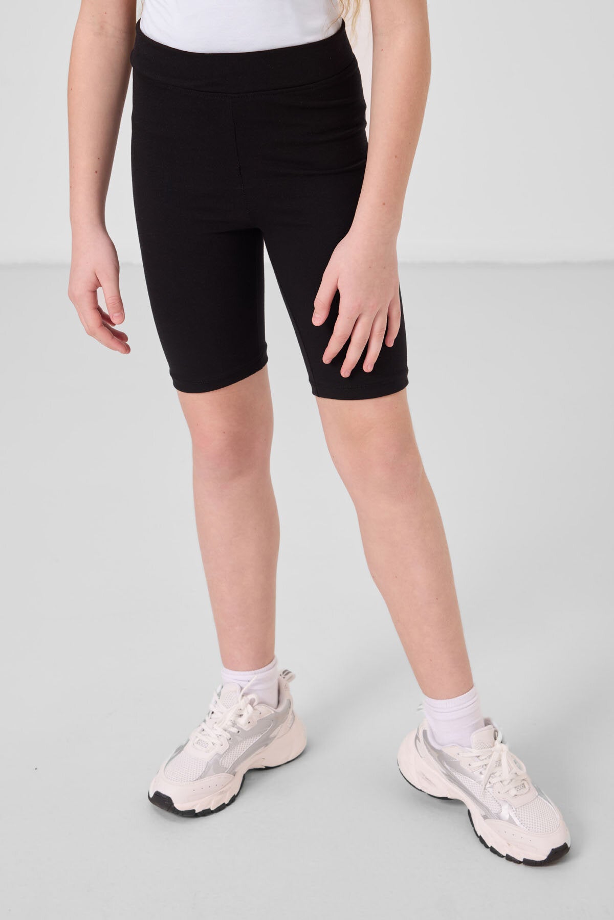 Image of Siyah Pamuklu Kısa Paça Standart Fit Basic Kız Çocuk Tayt - 75188