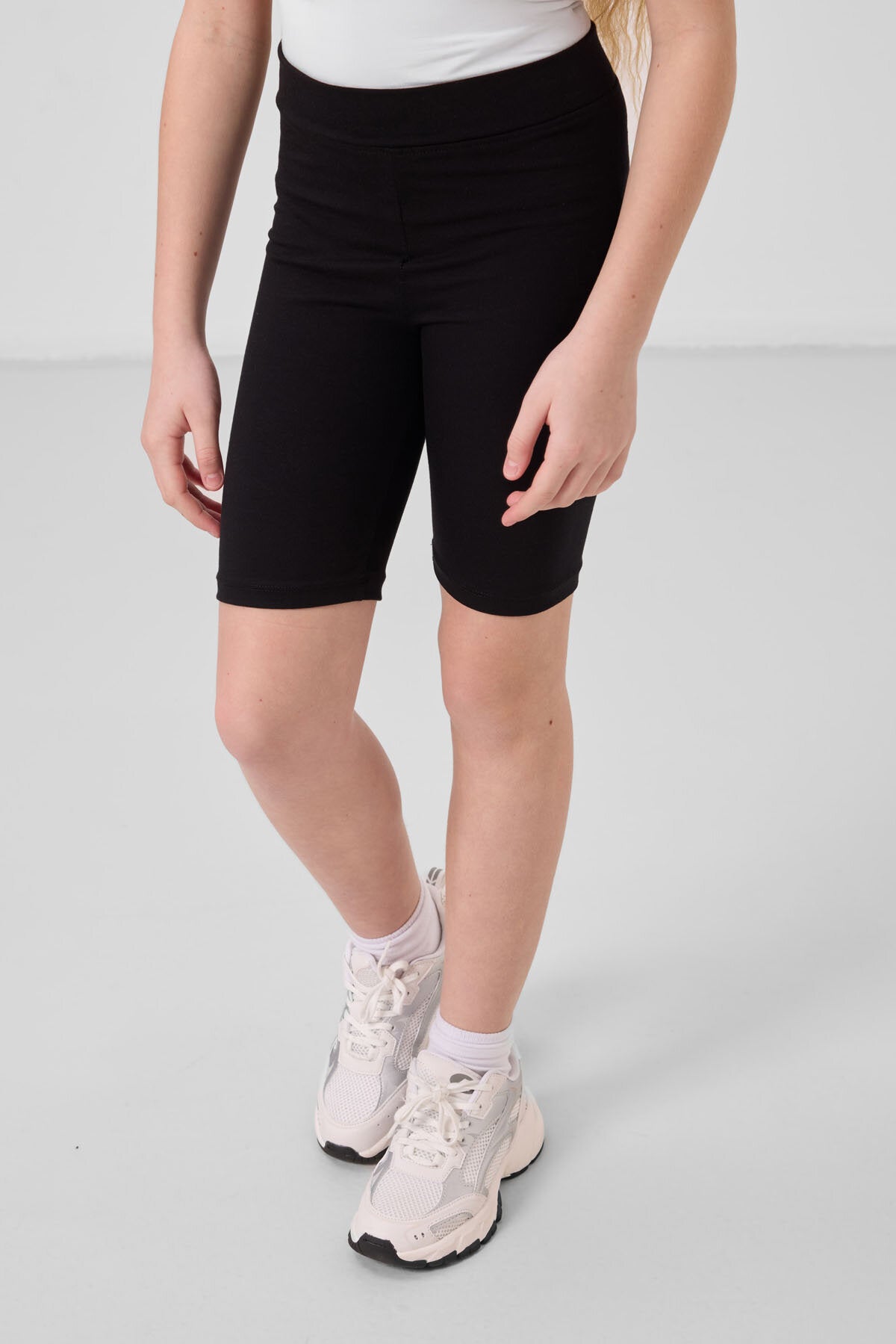 Image of Siyah Pamuklu Kısa Paça Standart Fit Basic Kız Çocuk Tayt - 75188