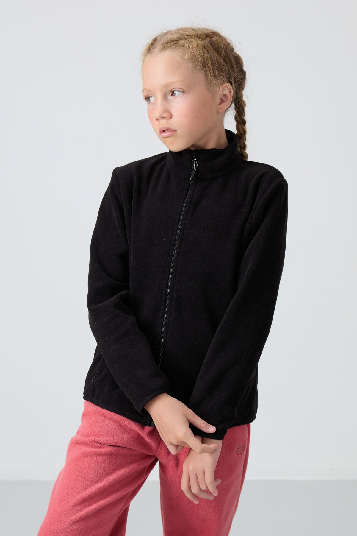 Image of Siyah Kalın Yumuşak Dokulu Standart Fit Nakışlı Polar Kız Çocuk Sweatshirt - 75154