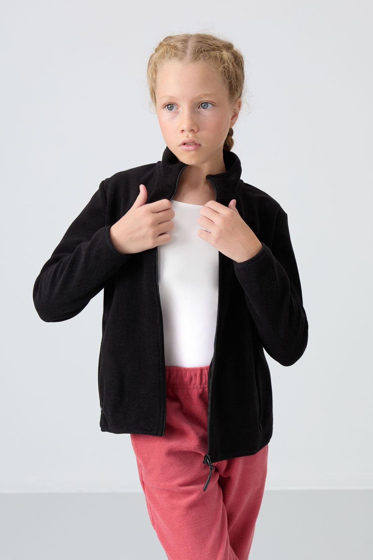 Image of Siyah Kalın Yumuşak Dokulu Standart Fit Nakışlı Polar Kız Çocuk Sweatshirt - 75154