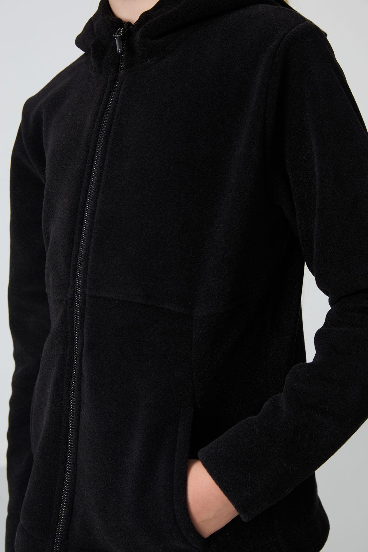 Image of Siyah Kalın Yumuşak Dokulu Standart Fit Nakışlı Polar Kız Çocuk Sweatshirt - 75152